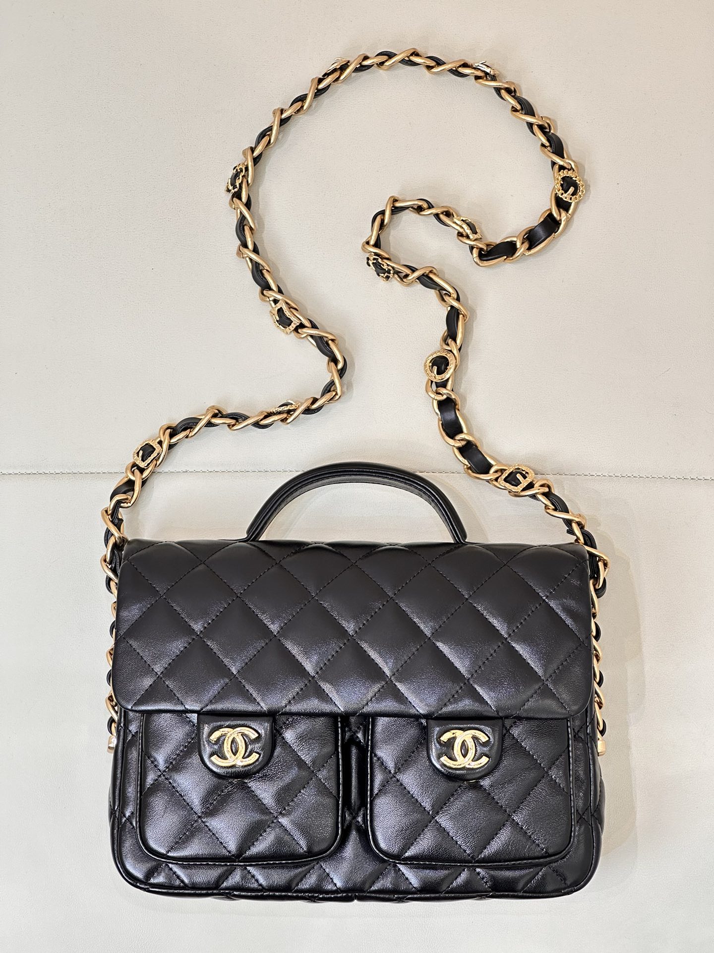 CHANEL 24A Top Handle Messenger Bag Lambskin Badge Embossed Hand Carry Shoulder Crossbody Vintage Casual - Top Quality
