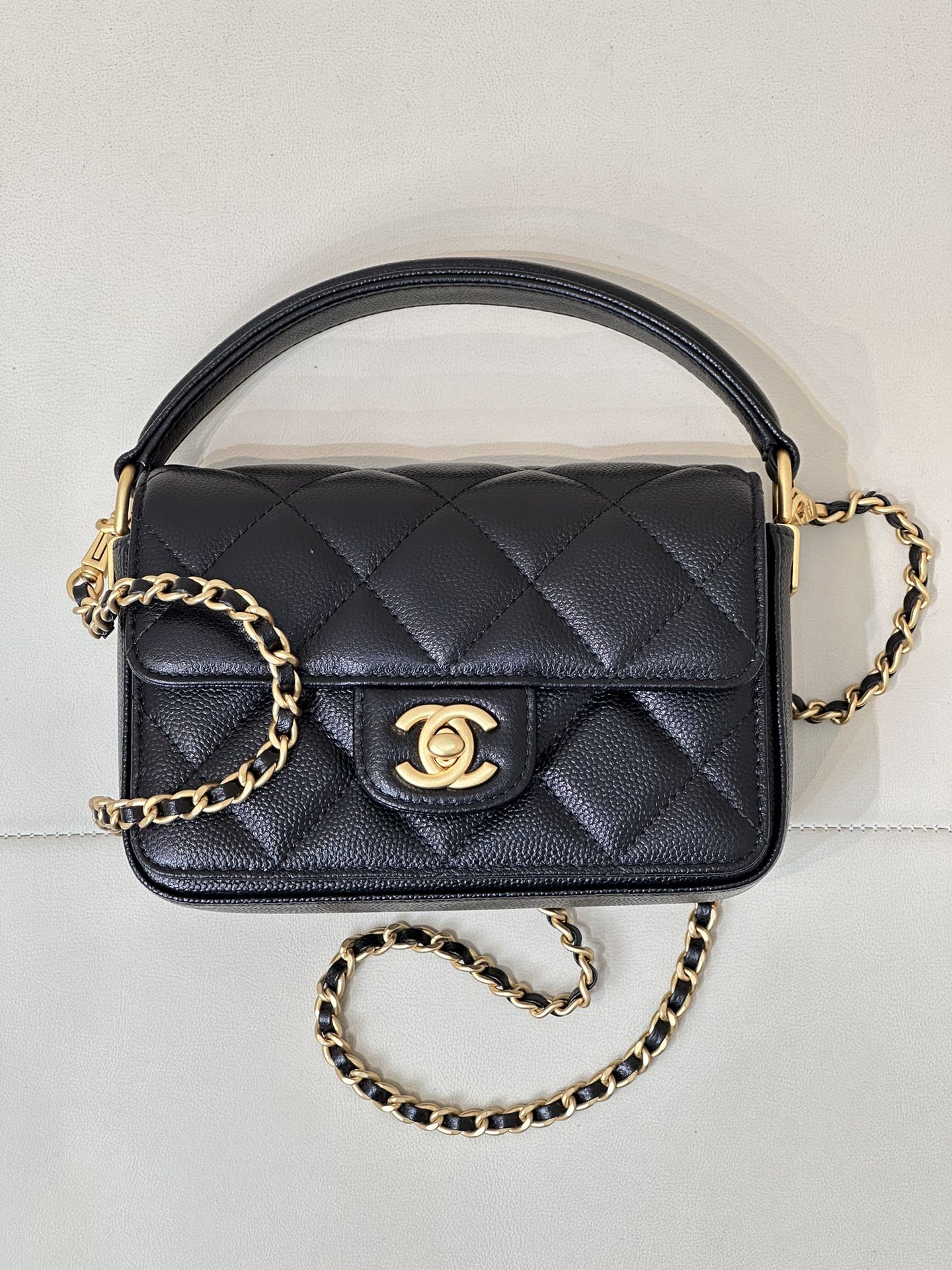 CHANEL CF сумка с ручкой и клапаном, кожа икра, ромбовидная стёжка, логотип двойная C, винтажный шик, изящная и компактная, ручная/плечевая/кросс-боди, классическая модель — высшее качество