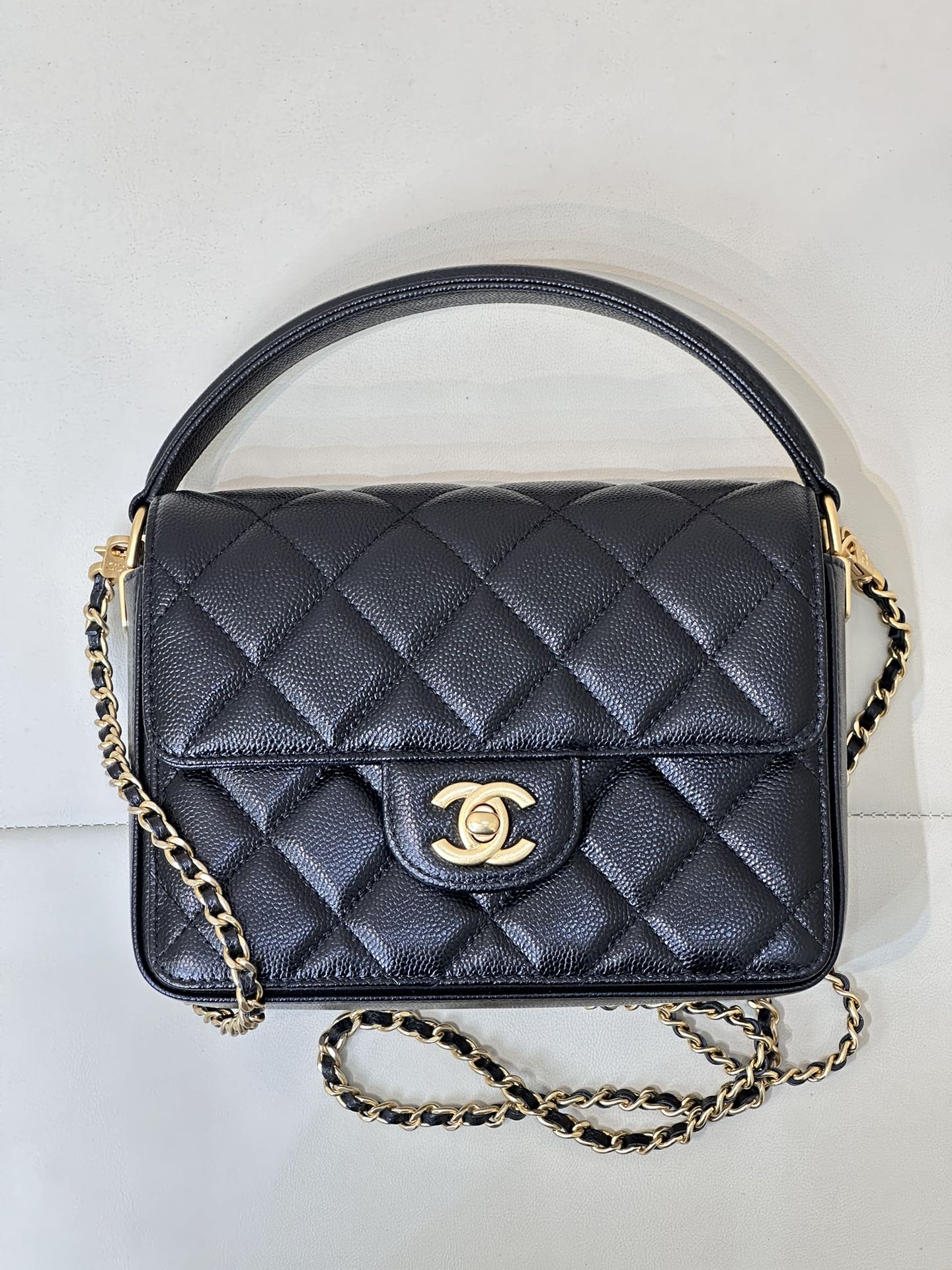 CHANEL CF сумка с ручкой и клапаном, кожа икра, стёганый узор, логотип двойная C, винтажный шик, изысканная и компактная, для рук, на плечо и через плечо, классическая модель — высшее качество