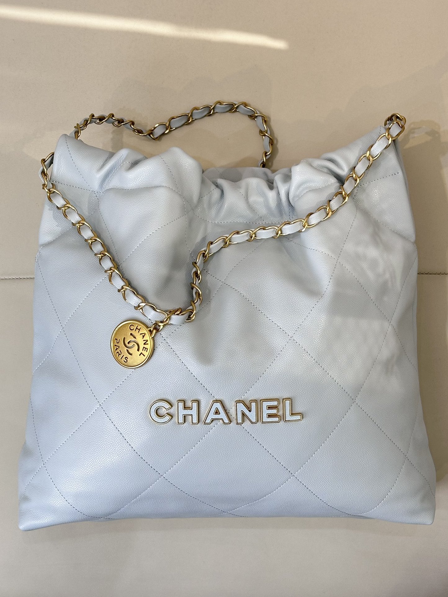 CHANEL Очень вместительная сумка с состаренным логотипом, кожа от оригинального производителя, стёганый узор, сумка года, шоппер, импортная коровья кожа