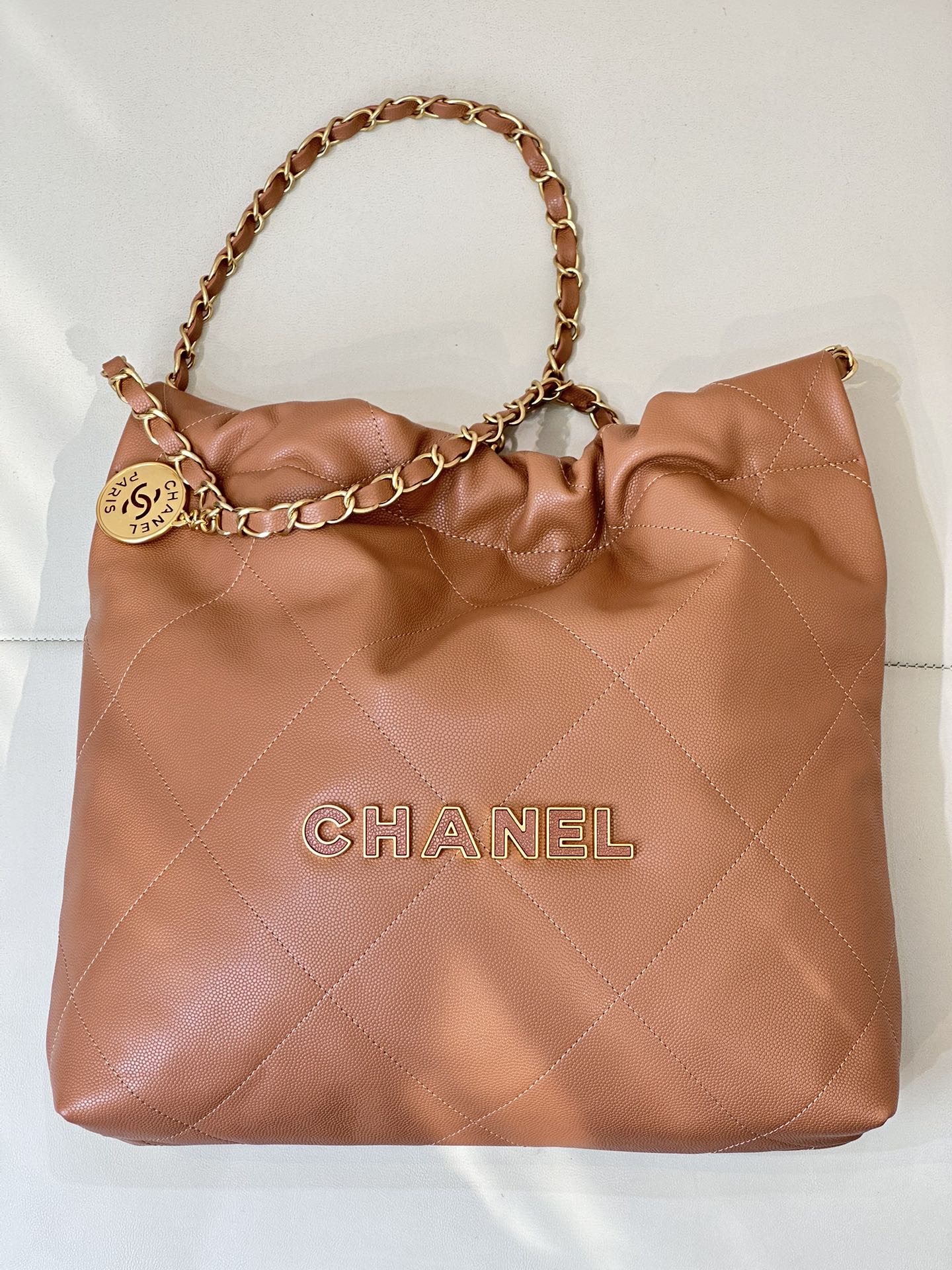 CHANEL Большая вместительная сумка с состаренным логотипом, кожа от оригинального производителя, стёганый узор, сумка года, шоппер, импортная коровья кожа