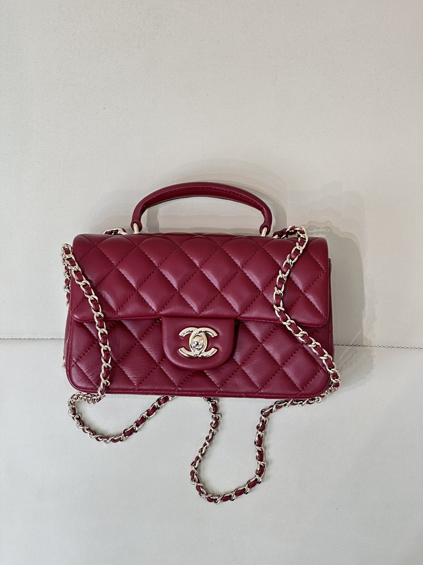 CHANEL Chanel 23K Handle CF Mini Romba Lantsug Dvukh C Znakam Zalataya Zamochka Naplechnaya Sumka- Vyshaya Yakasts