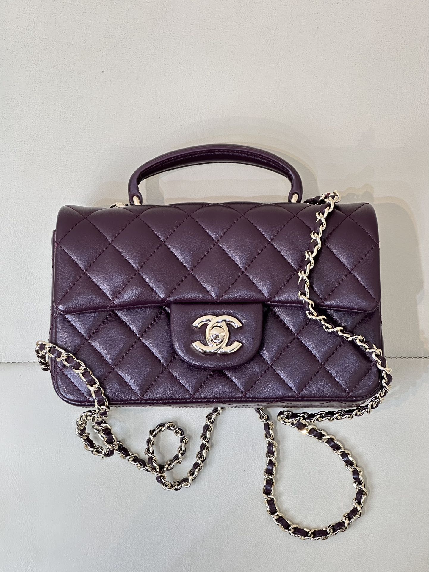 CHANEL Chanel 23K Handle CF Mini Rombavaya lantsuzhka Dvukh C znak Svetla-zalaty zamok Sumka na plachu i praz plecho - Top yakasts
