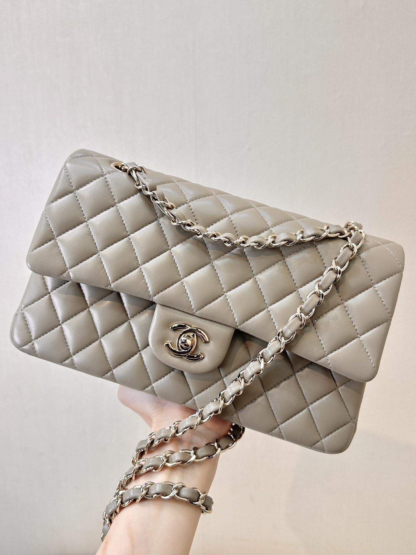 CHANEL CF Classic Flap 클래식 다이아몬드 퀼팅 골드 버클/실버 버클 체인 숄더 스트랩 가죽 체인 그레인 카프스킨 소재 순강 하드웨어 크로스백 클래식 모델