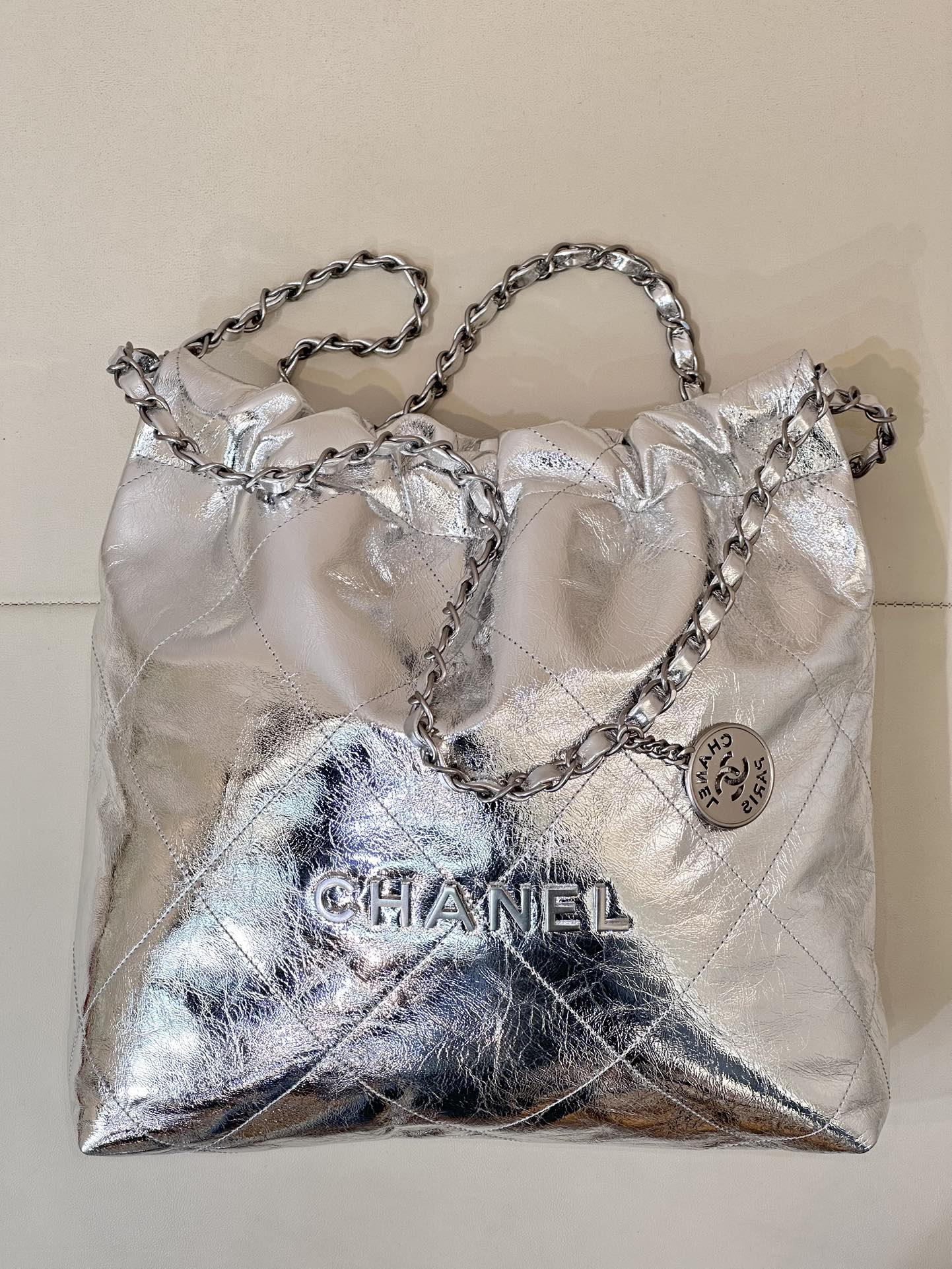 CHANEL Очень вместительная сумка с состаренным логотипом, кожа от оригинального производителя, стёганый узор, сумка года, шоппер, импортная коровья кожа