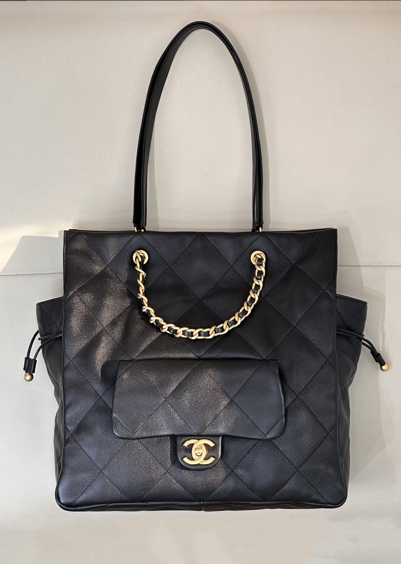 CHANEL シャネル 25c 福袋トートバッグ ラムスキン ダブルCメタル ドローストリング 大容量 高級感 ショートトリップバッグ-トップクオリティ
