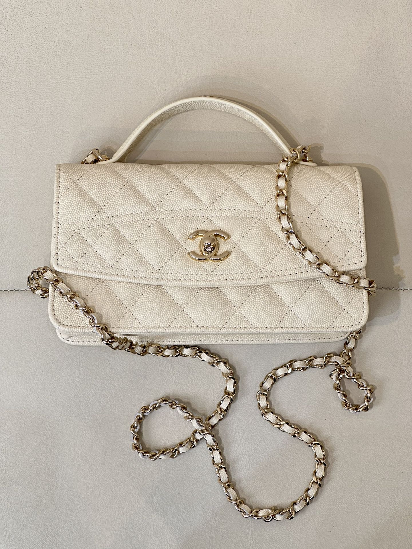 CHANEL 25C сумка wox на цепочке, изогнутый клапан, ручка, зернистая телячья кожа, икра, ромбовидная стёжка, логотип двойная C, винтажный премиум, изысканная элегантность, универсальная, подиумная модель, старый канал — топовое качество