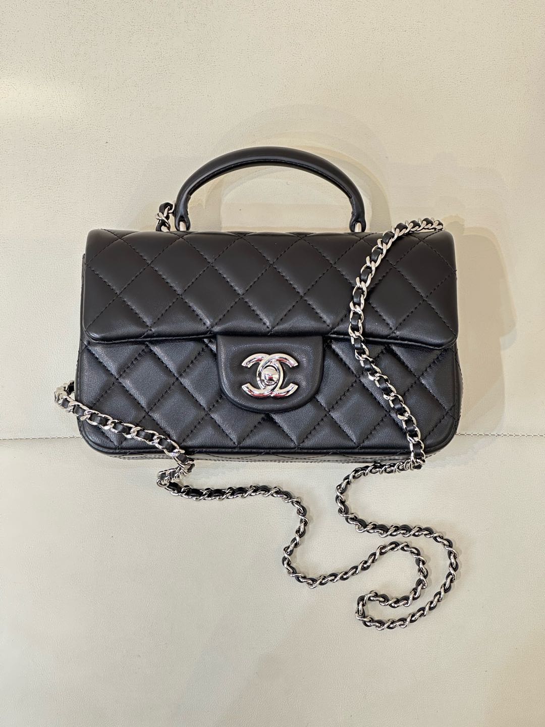 CHANEL Chanel 23K Handle CF Mini Rombavaja lancugovaja sumka z dvama C lagatypam, svetla-zalaty zamok, sumka na pliacho/na kryž - najvyšejšaja jakasć