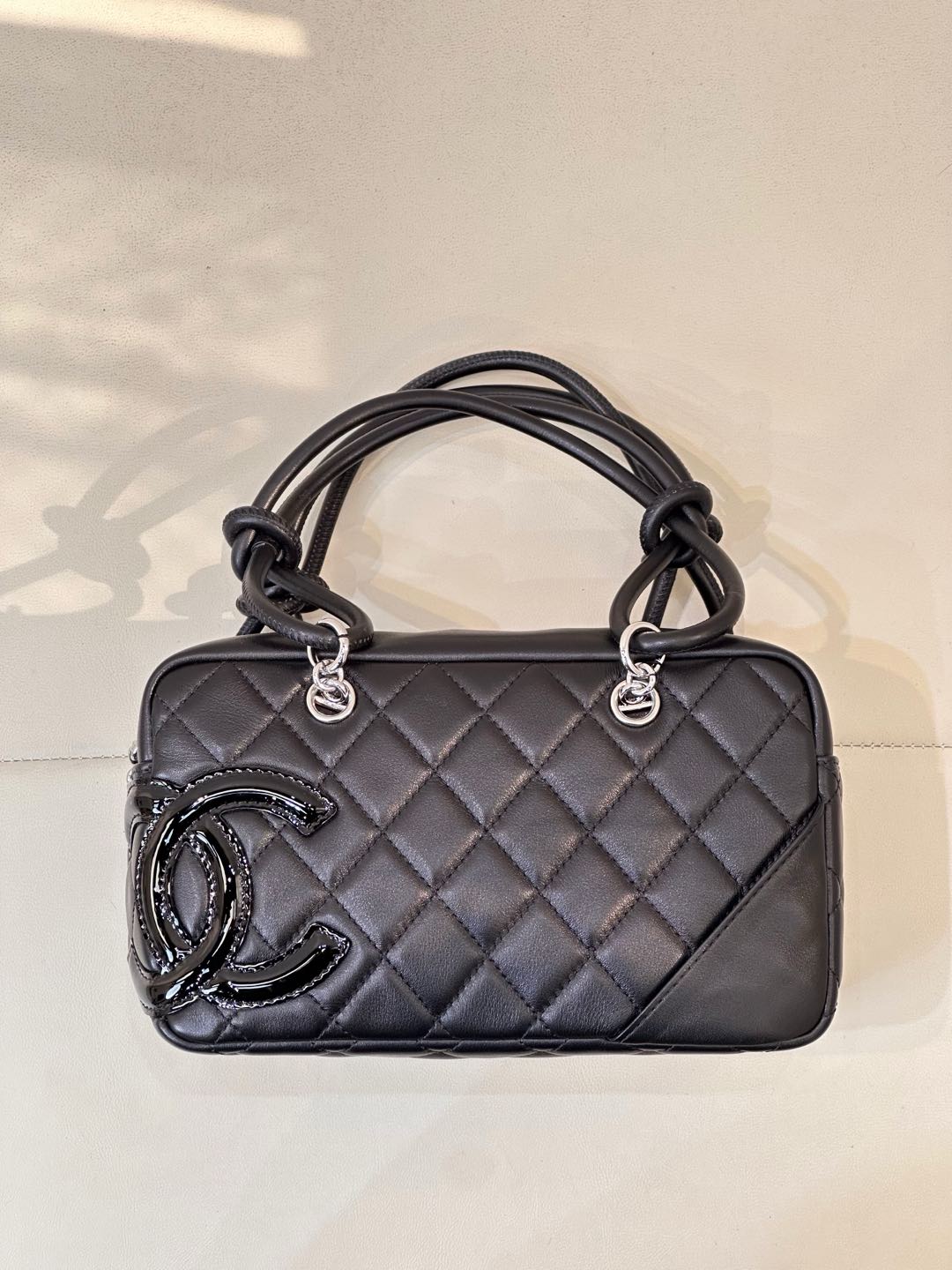 CHANEL Bowling Bag uit de Cambon-lijn, vintage tas, ruitpatroon, groot logo, schouder- en crossbodytas, veelzijdig, waardevast - topkwaliteit