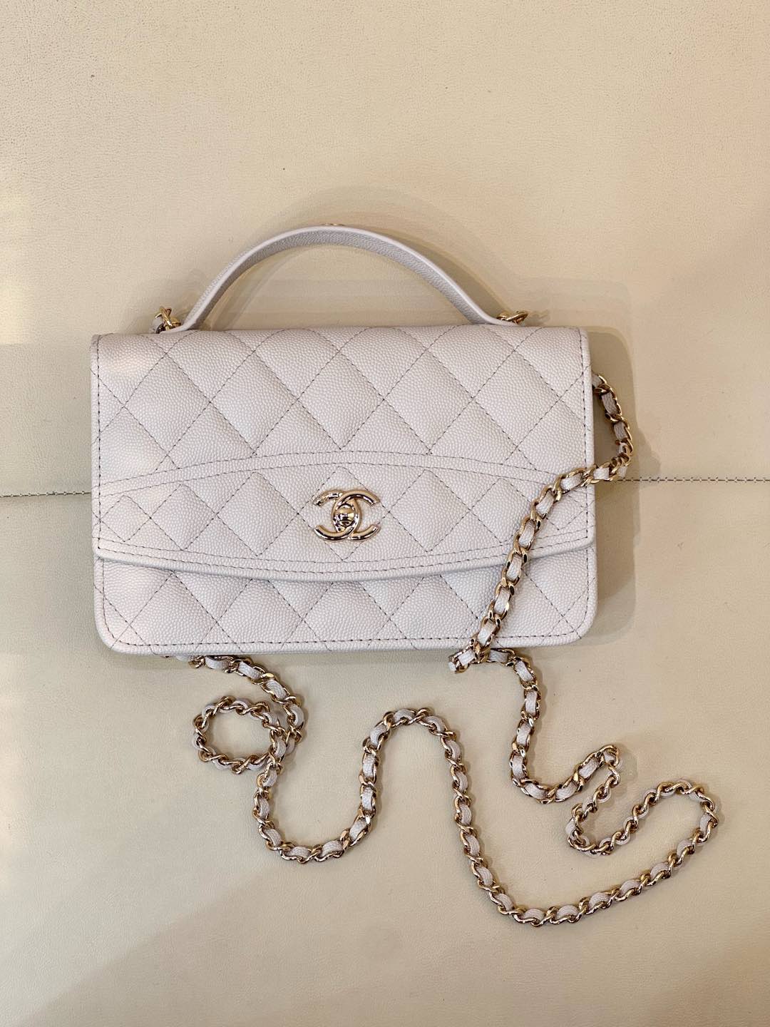 CHANEL 25C WOC цепочная сумка из телячьей кожи с зернистым тиснением, изогнутый клапан, ручка, логотип двойная C, ромбовидная стёжка, винтажный премиум, изысканная элегантность, универсальная, подиумная модель — топовое качество