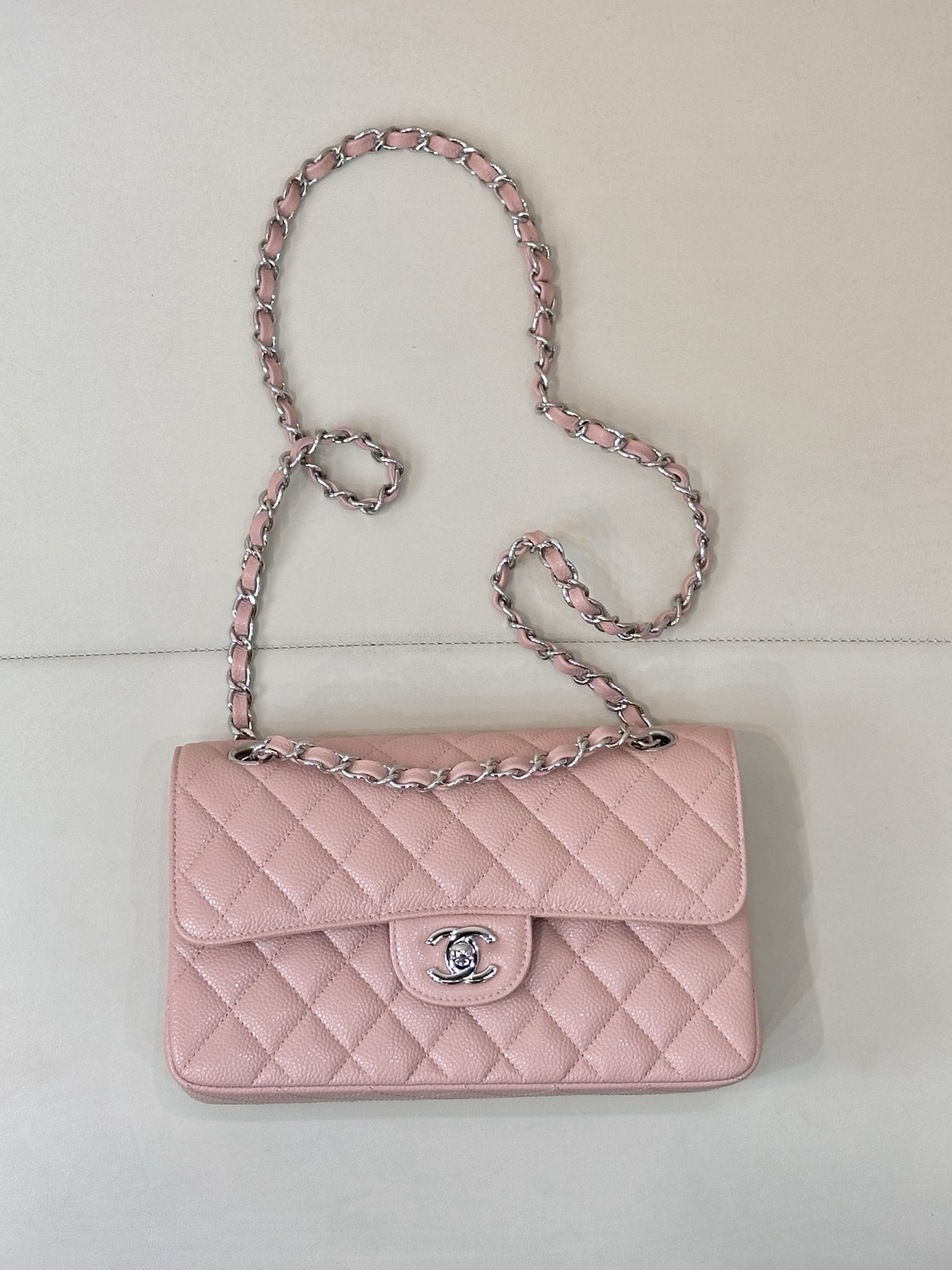 CHANEL CF Classic Flap 클래식 다이아몬드 퀼팅 골드 버클/실버 버클 체인 숄더 스트랩 가죽 체인 그레인 카프스킨 소재 순강 하드웨어 크로스백 클래식 모델