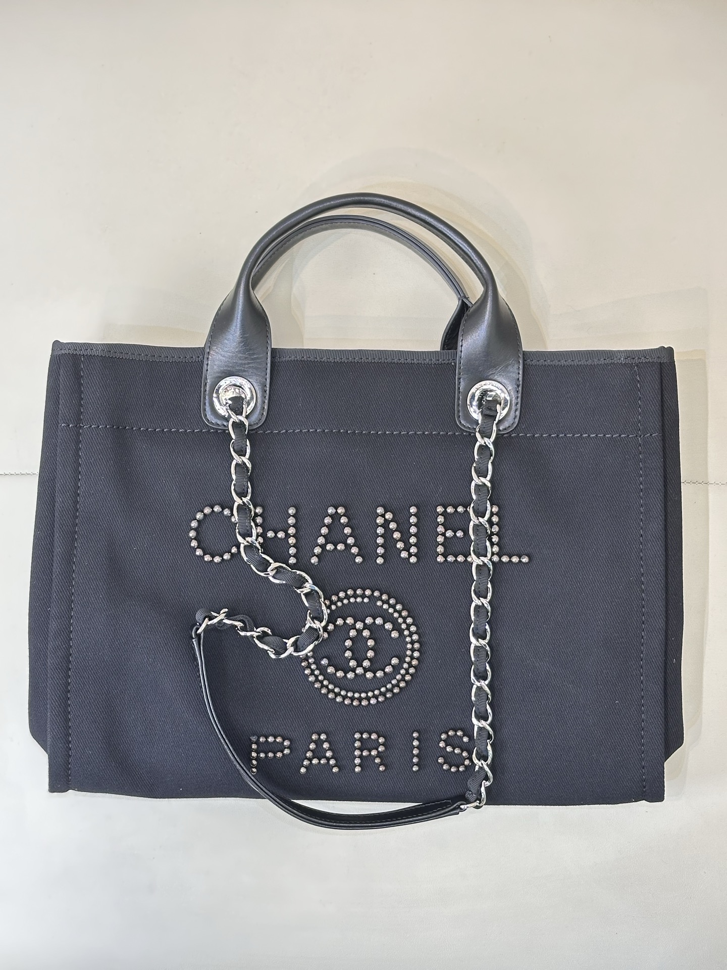 CHANEL Early Spring New Canvas Beach Bag Soft Canvas Imported Calfskin Handles Contrast Color Shoulder Strap Chain