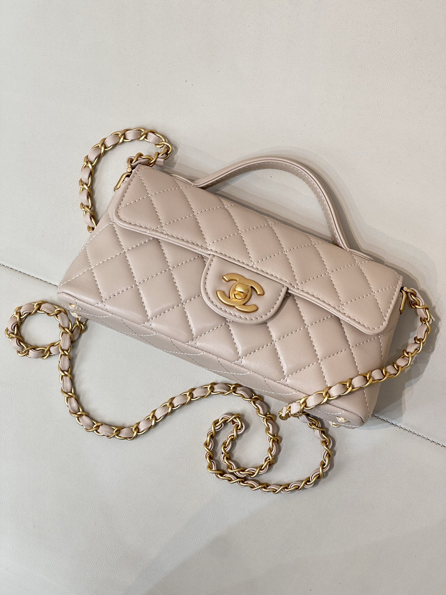 CHANEL 25P horizontale handtas met handgreep, flap, dubbele C-sluiting, lamsleer, ketting, dual-mode, kantoor, statement, runway model - topkwaliteit