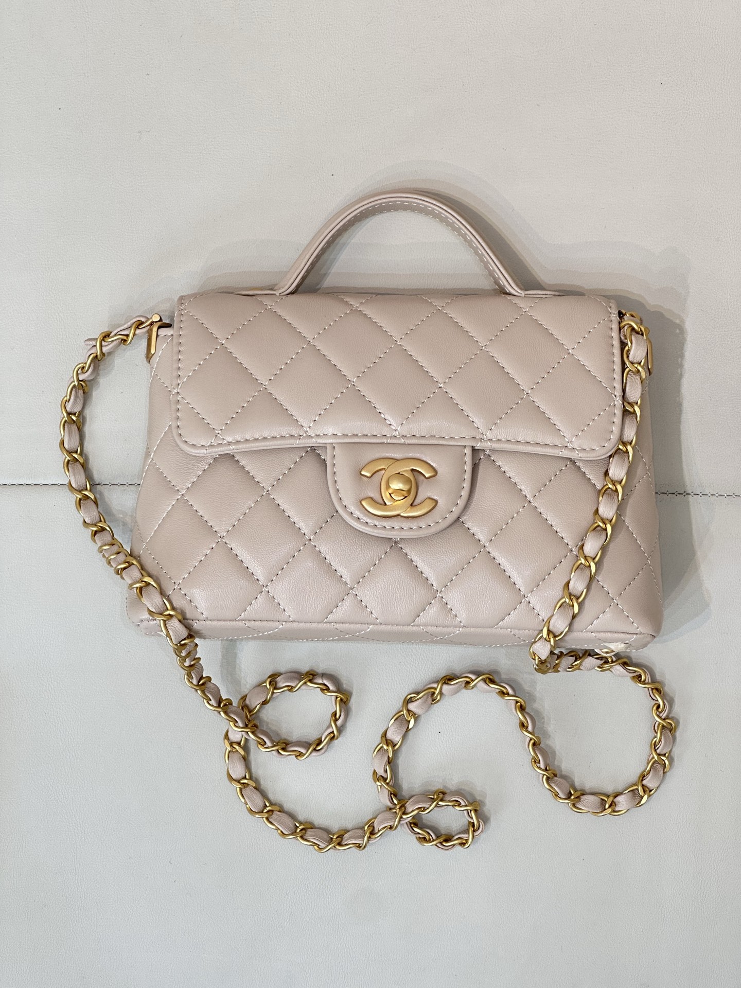 CHANEL 25P handgreep flapbag, flap met handgreep, lamsleer, double C logo, vintage luxe, catwalkmodel, ketting schouder- en crossbodytas, voor kleine mensen - topkwaliteit