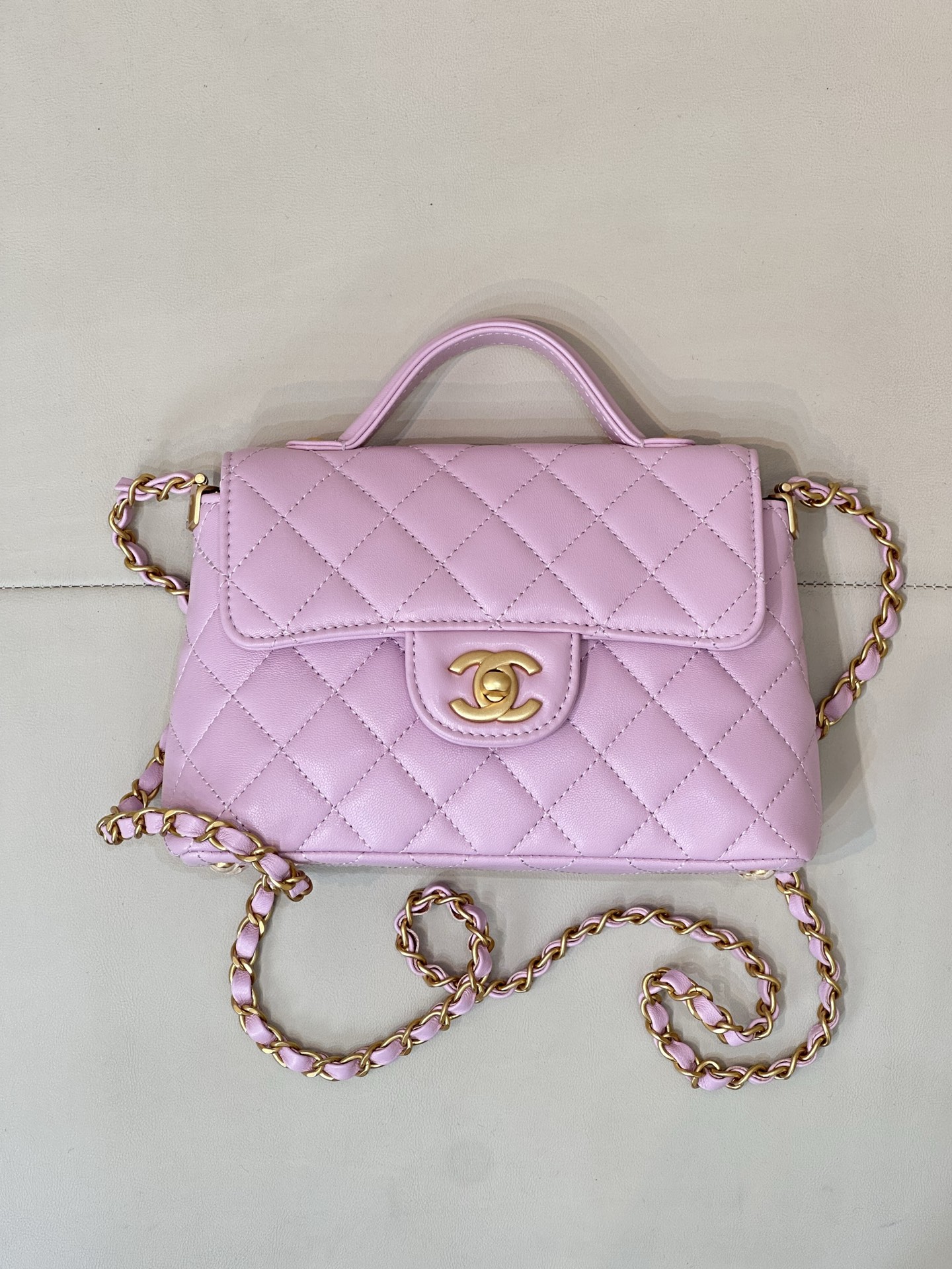 CHANEL 25P handgreep flapbag, flap met handgreep, lamsleer, double C logo, vintage luxe, catwalkmodel, ketting schouder- en crossbodytas, voor kleine personen - topkwaliteit