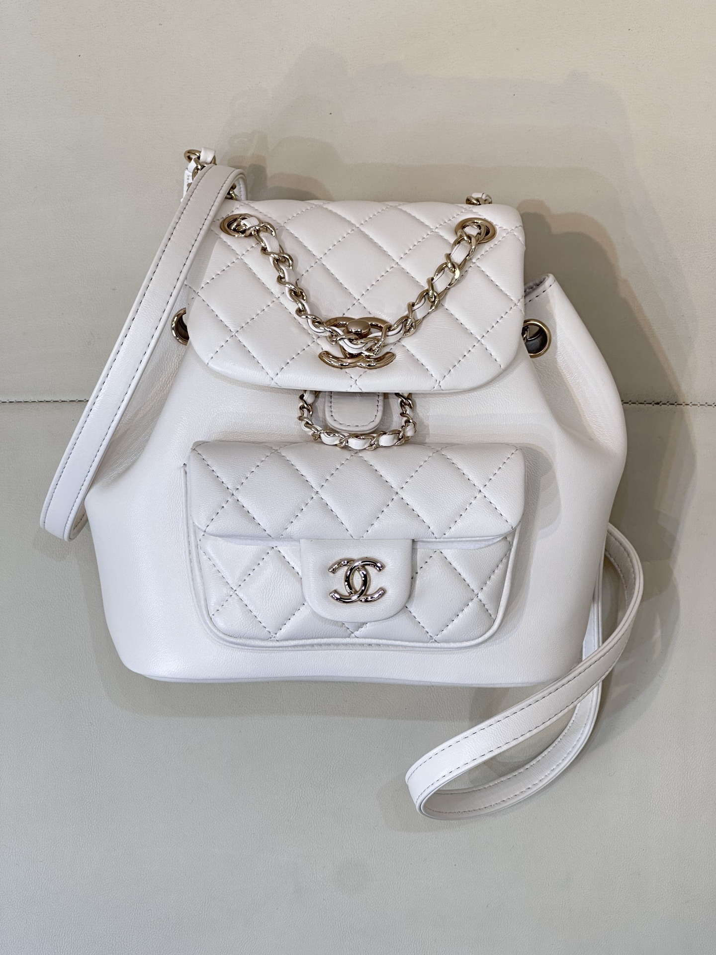 CHANEL 샤넬 Duma 백팩 오일 워싱 카우하이드 빈티지 클래식 레플리카 얼리 스프링 에이스 통근 대용량 광택 하드웨어 스트리트 스냅 패셔니스타-최상급 품질
