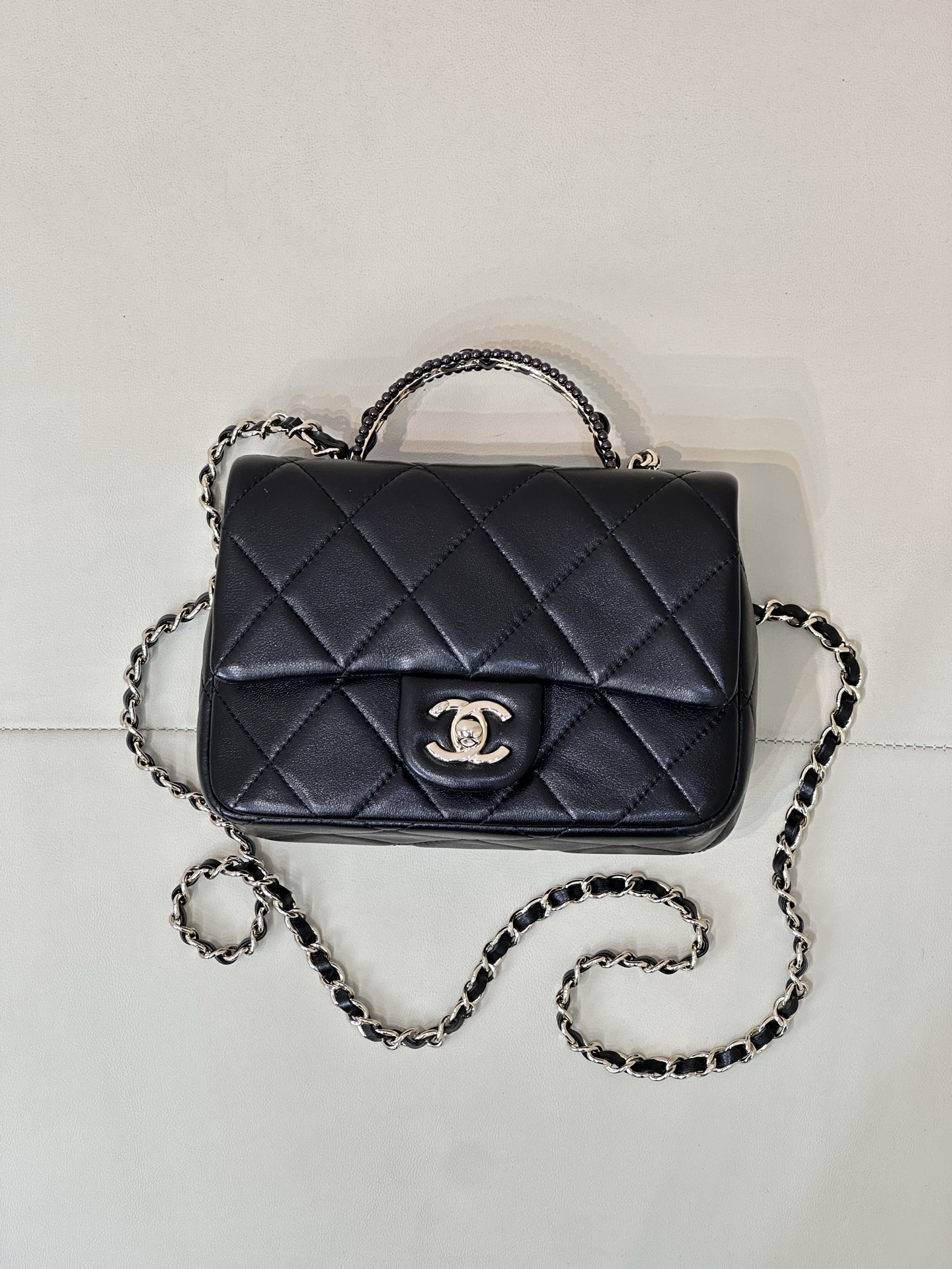 CHANEL 香奈儿 25P 新款 手环链手柄 口盖包 羊皮 菱格纹 浅金五金 手珠链条 单肩斜挎 手拎 小个子限定-顶级品质