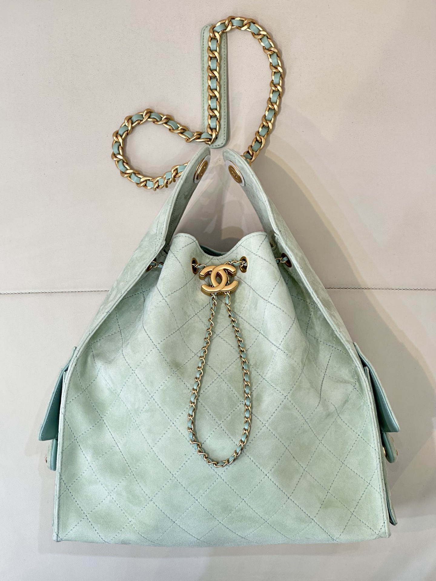CHANEL 25C早春 マルチポケット Hobo 正規品レザー ボール型シボ牛革 ミディアム カジュアルでリラックス感