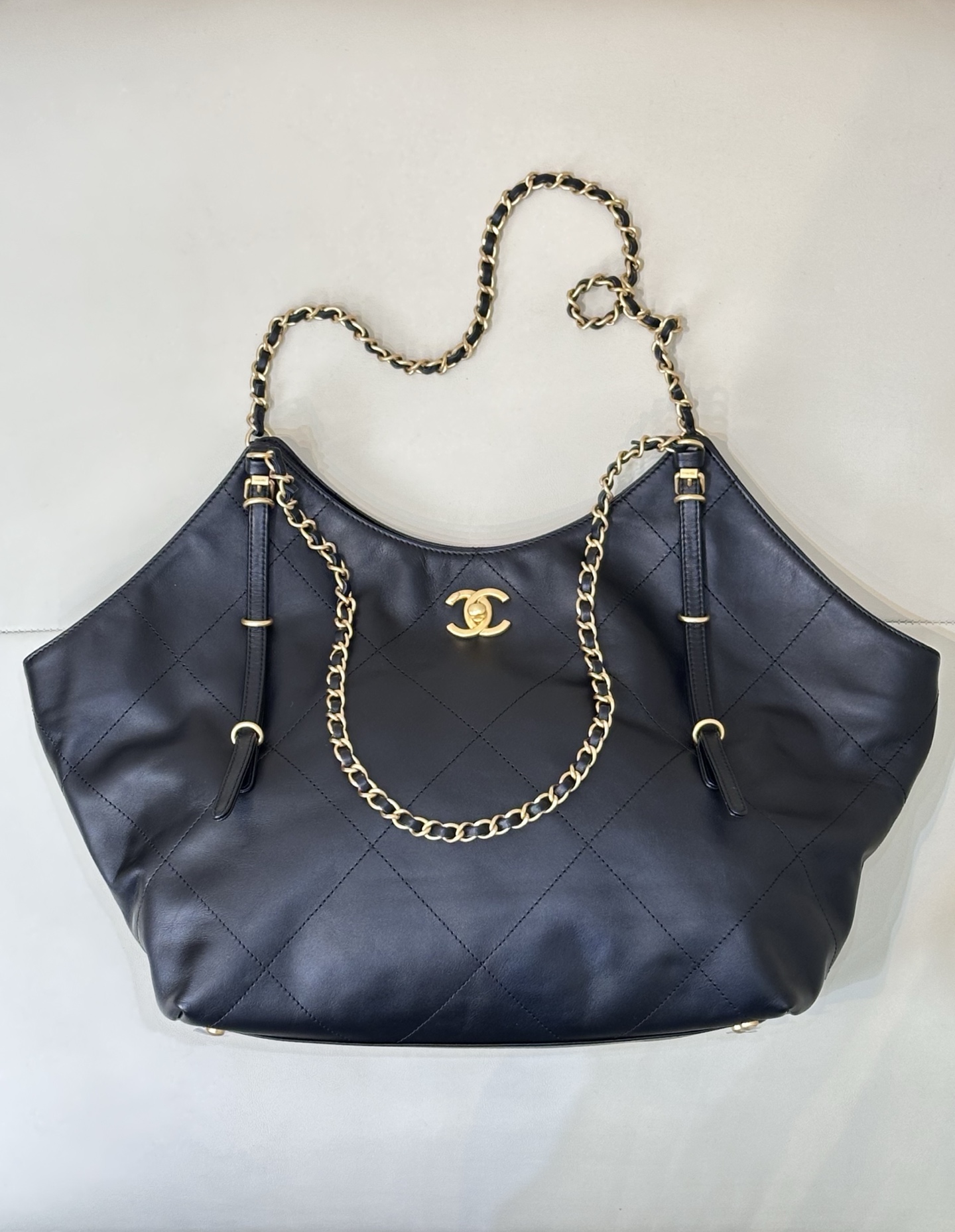 CHANEL Original Leather G-Dragon Same Style Maxi Tote Bag Quilted Pattern Metal Chain Shoulder Handbag Large Capacity Commute Travel Mommy Bag Vintage Versatile Runway Style Top Quality