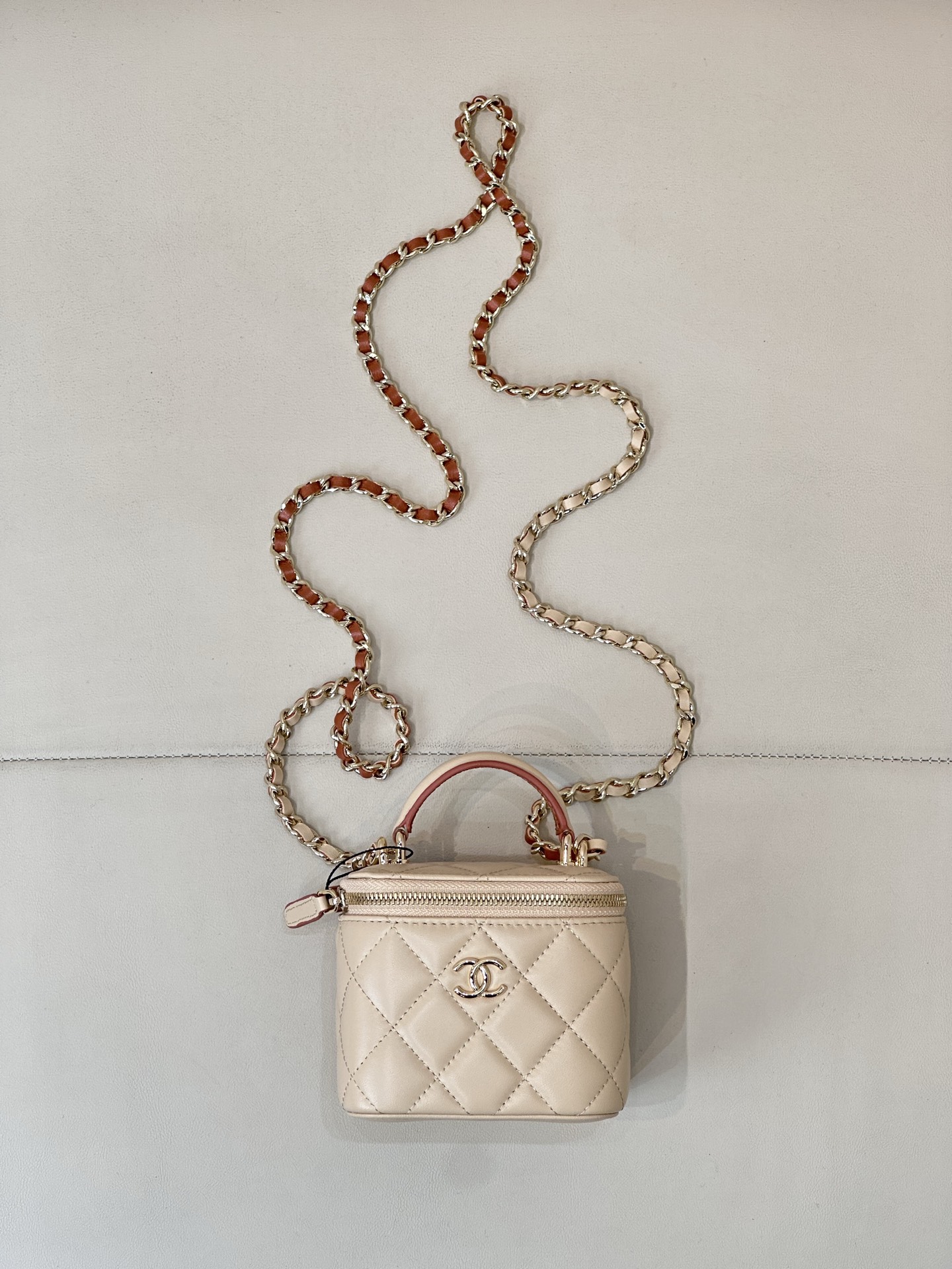 CHANEL New Top Handle Box Bag Structured Shape Lipstick Compartment - Top Quality