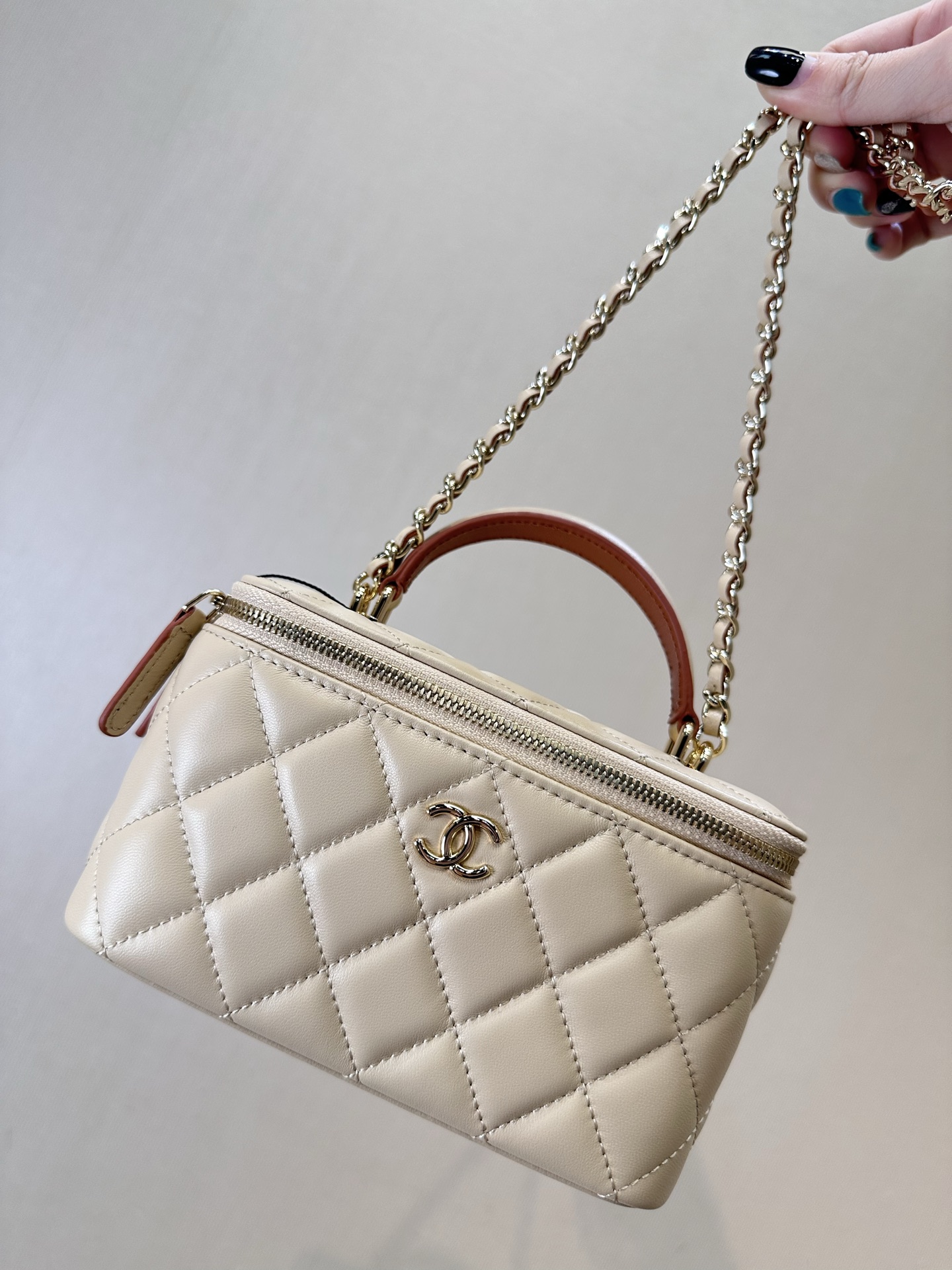 CHANEL nieuwe handgreep box tas, stevige vorm, lippenstiftvak - topkwaliteit