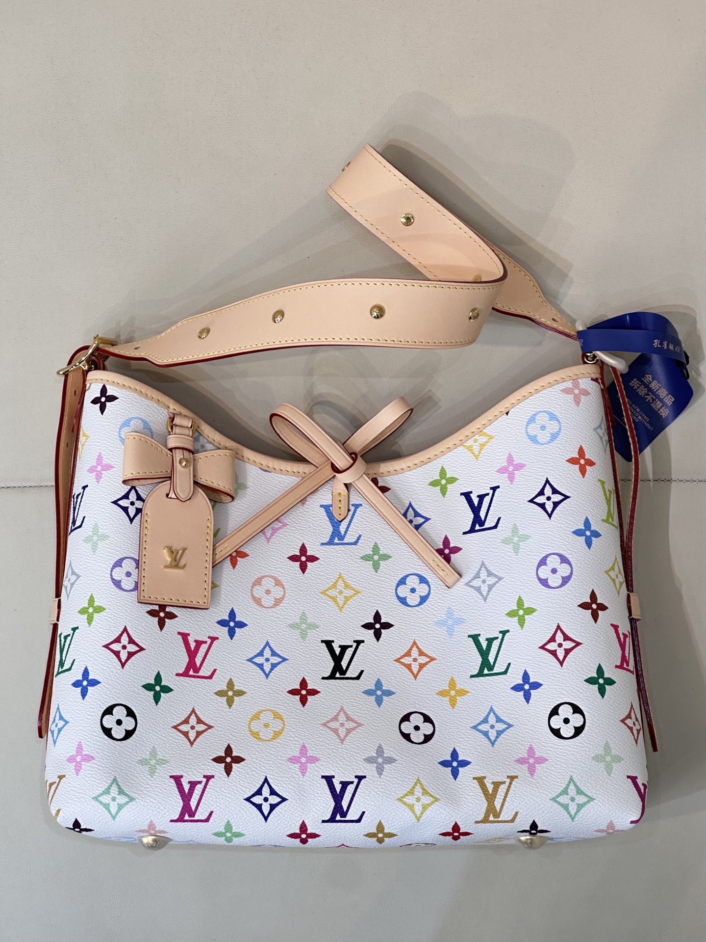 LV 白三彩Carryall 特价🉐p450 数量不多几十个清完停
动态芯片163c01
尺寸：25-31-14cm 
M13661