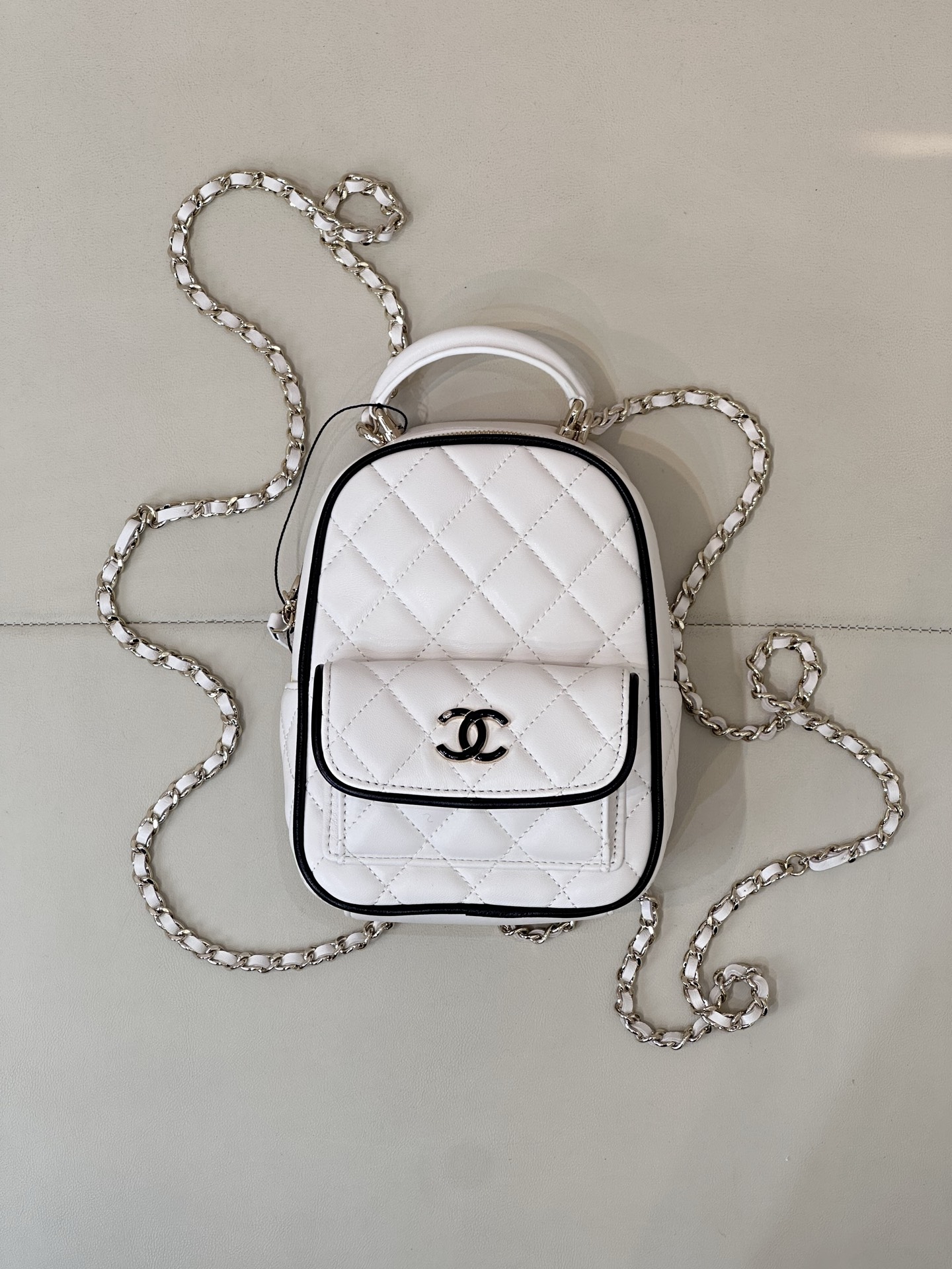 4514 CHANE*25p nueva mini mochila escolar, ¡una preciosidad que te enamorará a primera vista! Este modelo pequeño y exq…