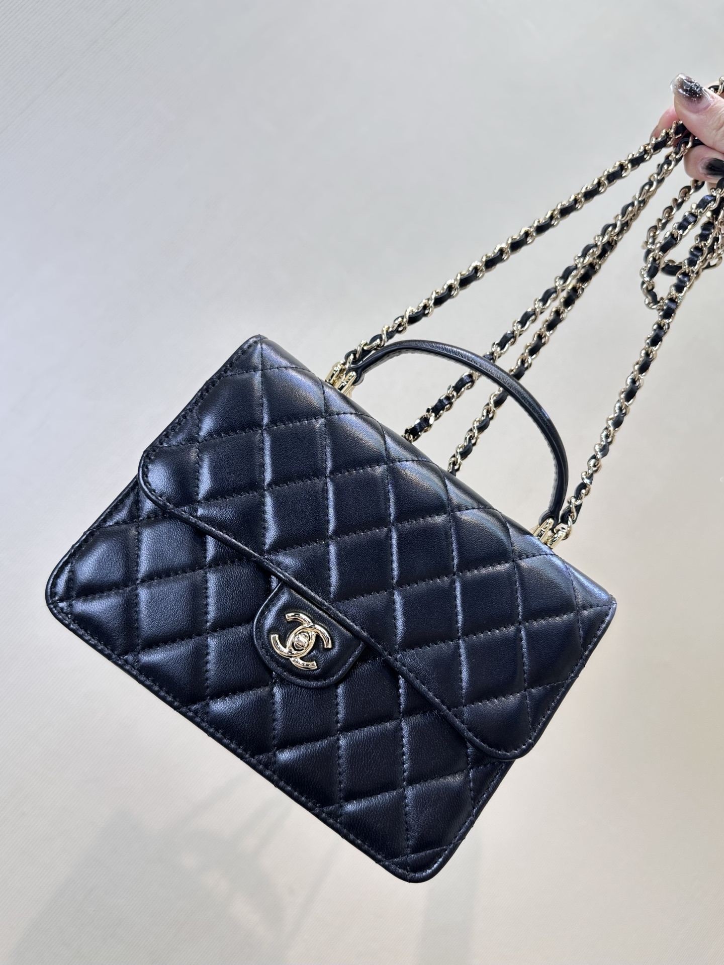 4450 La mochila pequeña escondida de esta temporada〰️ ¡Me volví loca cuando vi la foto! ¡El pequeño es súper lindo! ¡Lo…