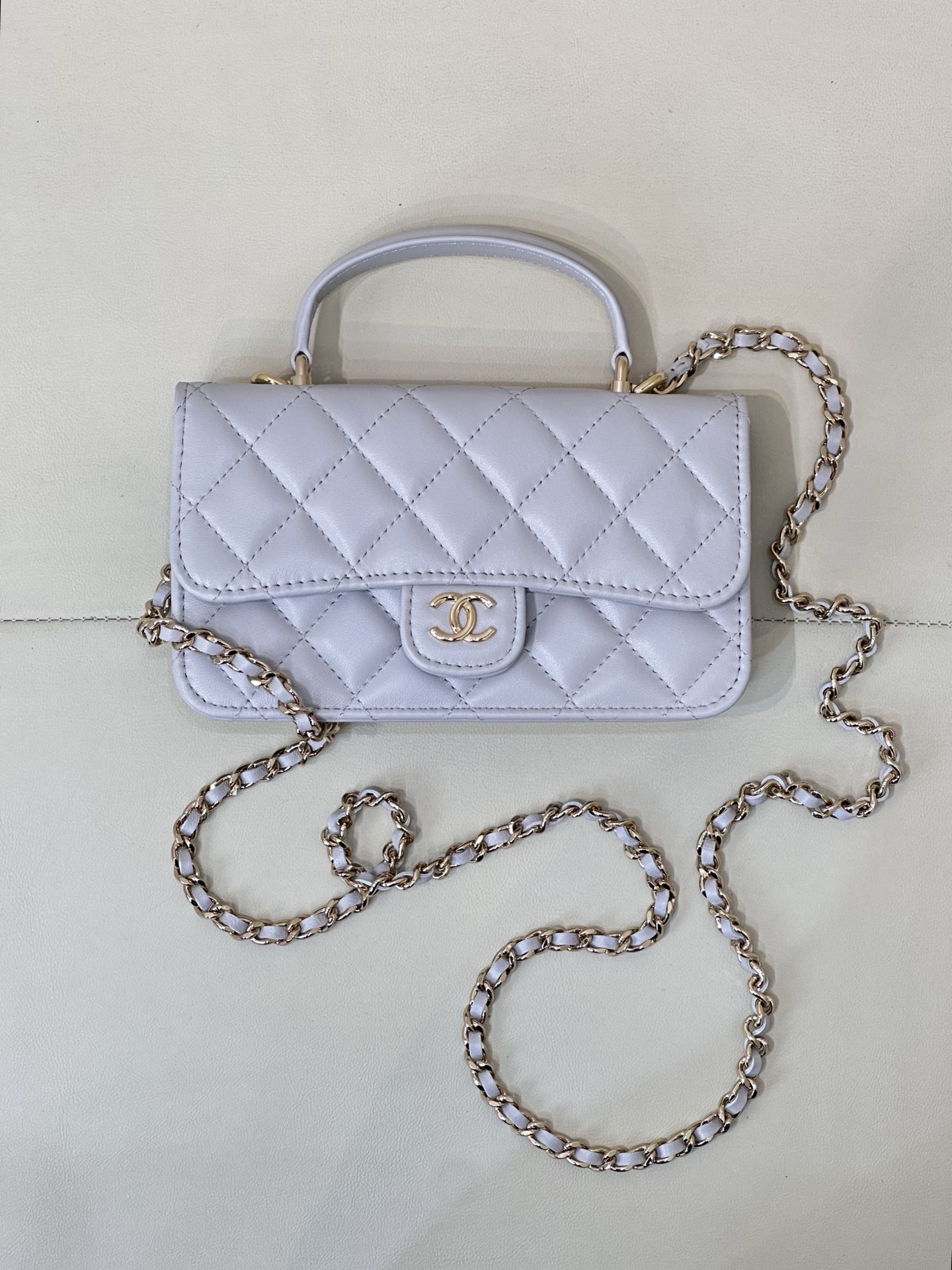 Sac WOC CHANEL avec poignée chaîne, agneau, matelassé, compact et raffiné, polyvalent, attrayant, modèle populaire, ancien canal - qualité supérieure