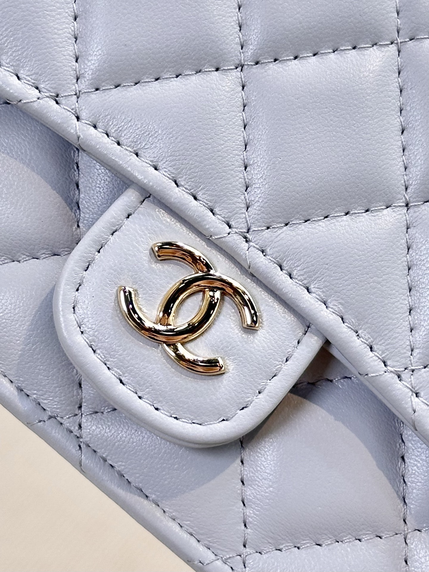 Elegant Quilted Lambskin Top Handle Flap Bag with Chain Strap 6 i1744873441732 6272 0 5
