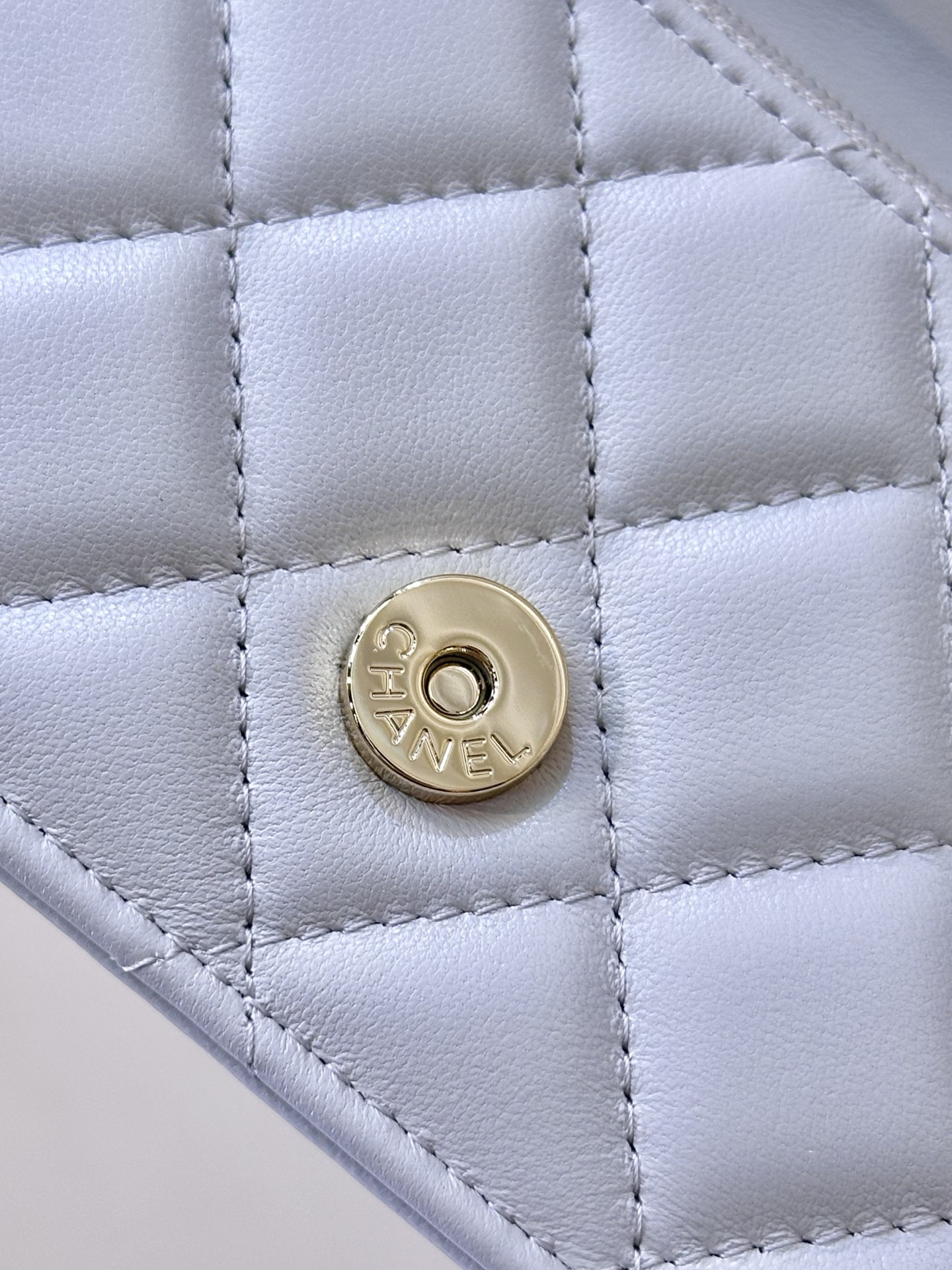 Elegant Quilted Bag with 18K Gold-Plated Hardware and Chain – Luxury Design 6 i1744874311466 3965 0 4