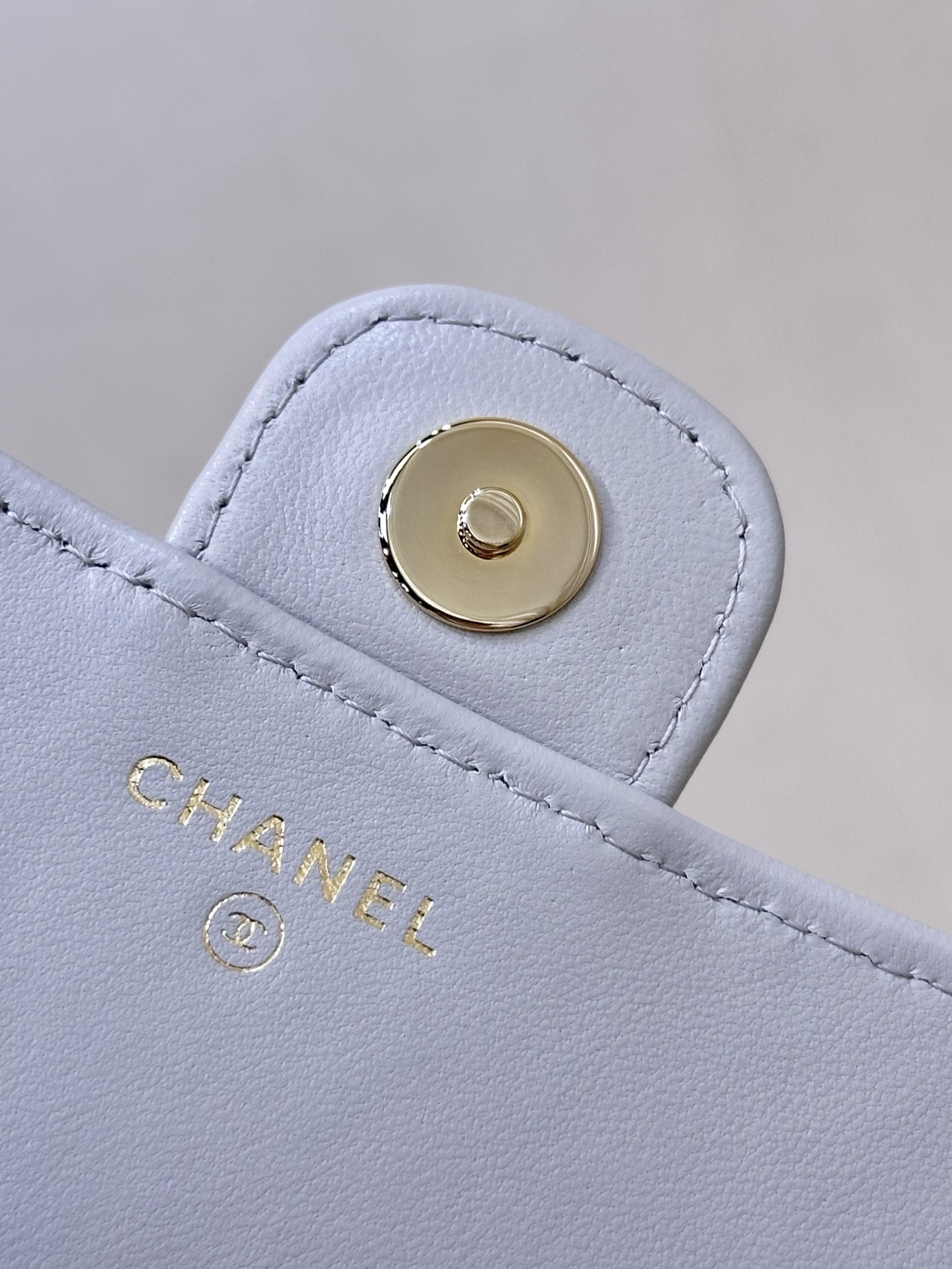 Elegant Quilted Bag with 18K Gold-Plated Hardware and Chain – Luxury Design 5 i1744874311562 2764 0 3