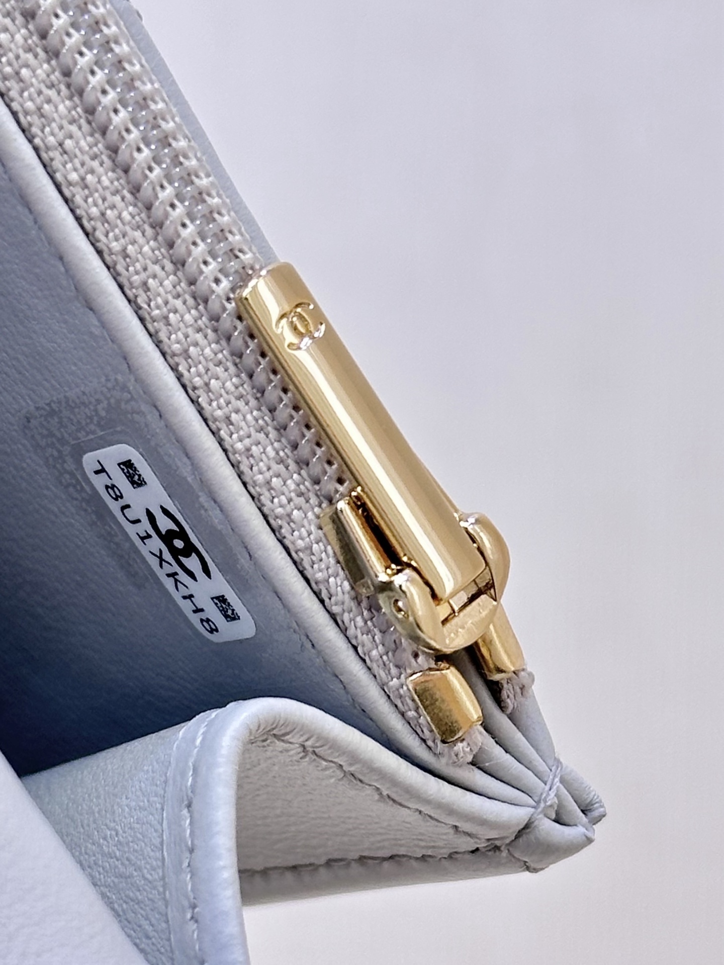 Elegant Quilted Bag with 18K Gold-Plated Hardware and Chain – Luxury Design 7 i1744874312694 2190 0 5