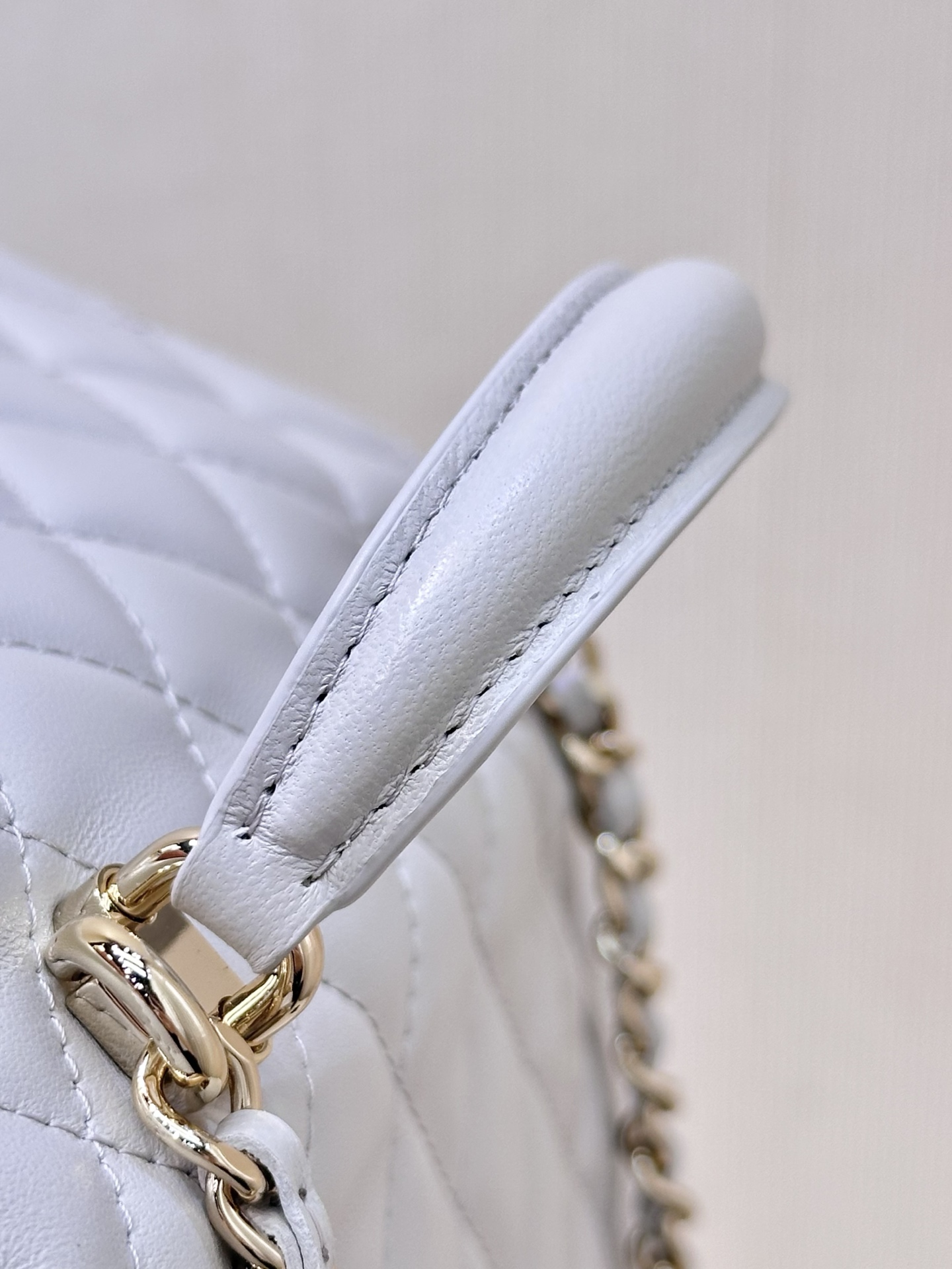 Elegant Quilted Bag with 18K Gold-Plated Hardware and Chain – Luxury Design 10 i1744874312790 5832 0 8