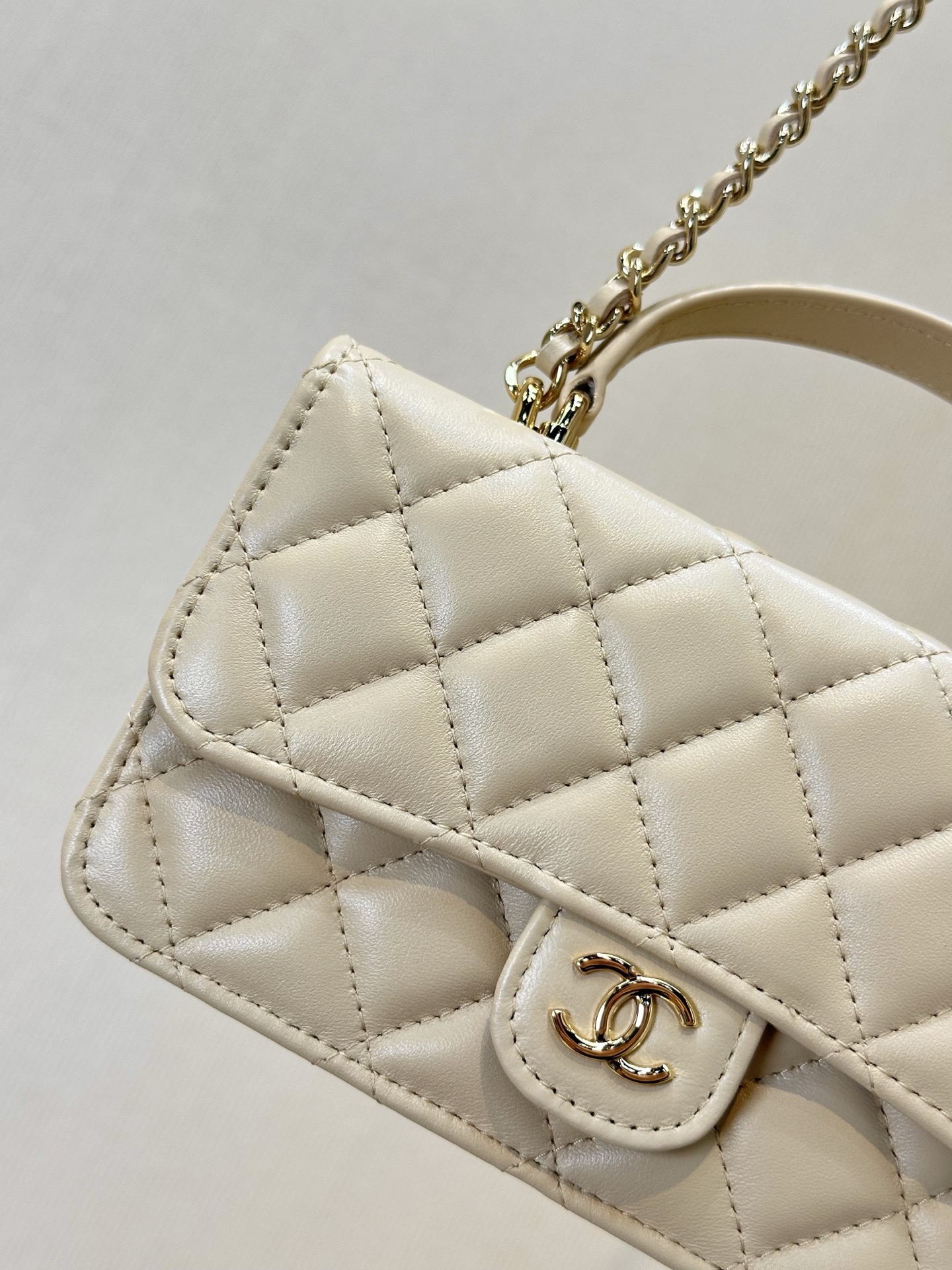 Elegant Quilted Lambskin Top Handle Flap Bag with Chain Strap 3 i1744874326079 6058 0 1