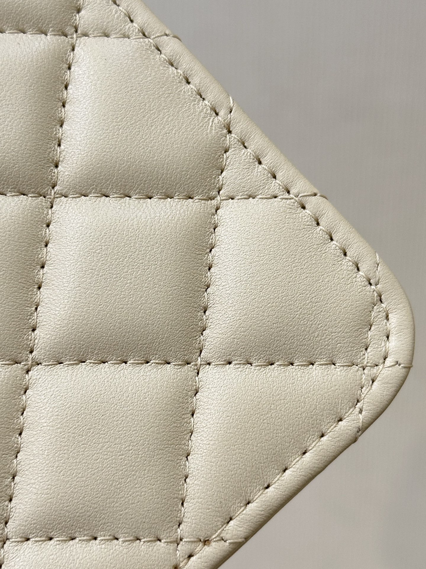 Elegant Quilted Lambskin Top Handle Flap Bag with Chain Strap 7 i1744874327355 6551 0 5