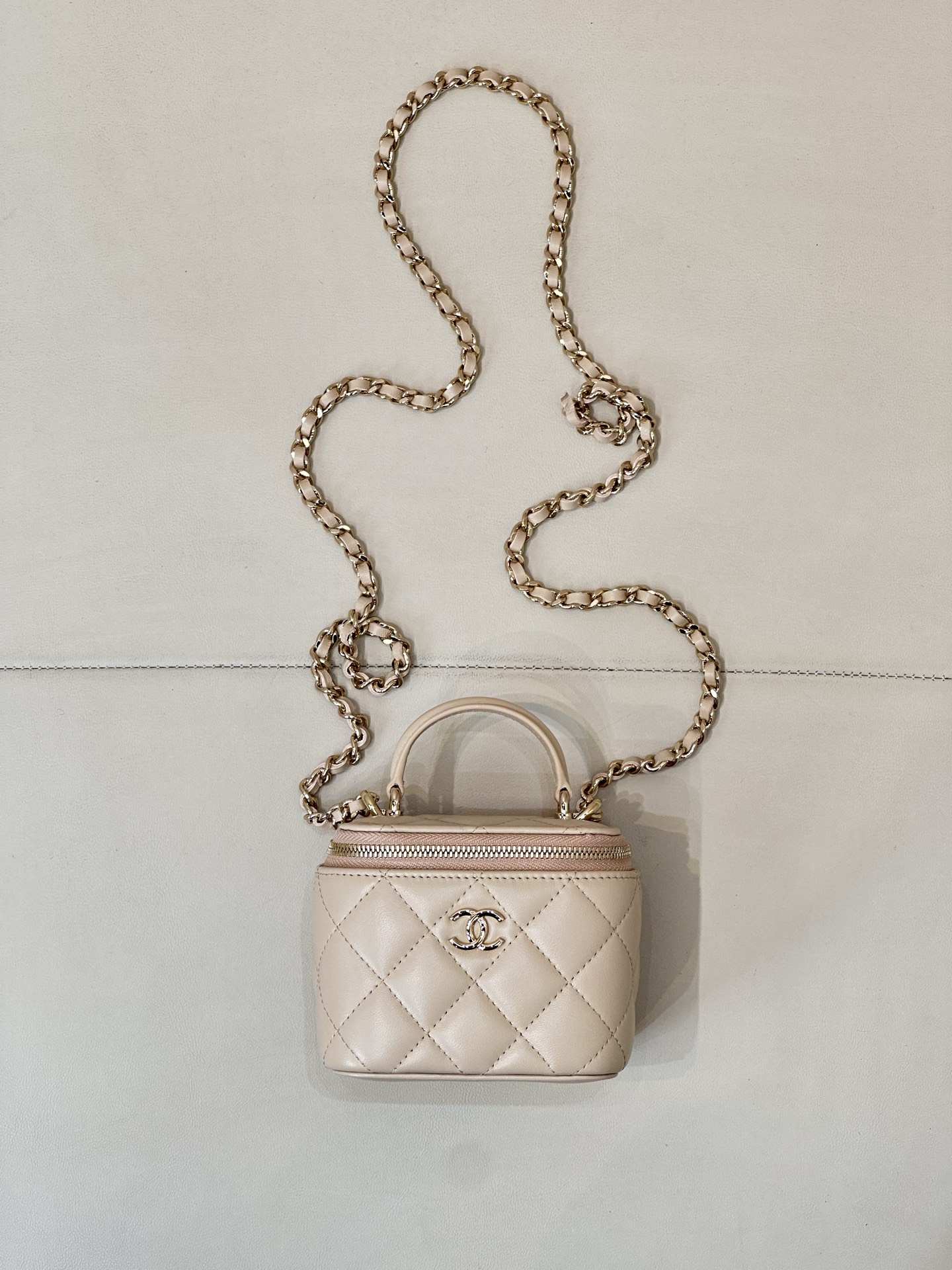 CHANEL New Handle Box Bag Structured Shape Lipstick Compartment - Top Quality