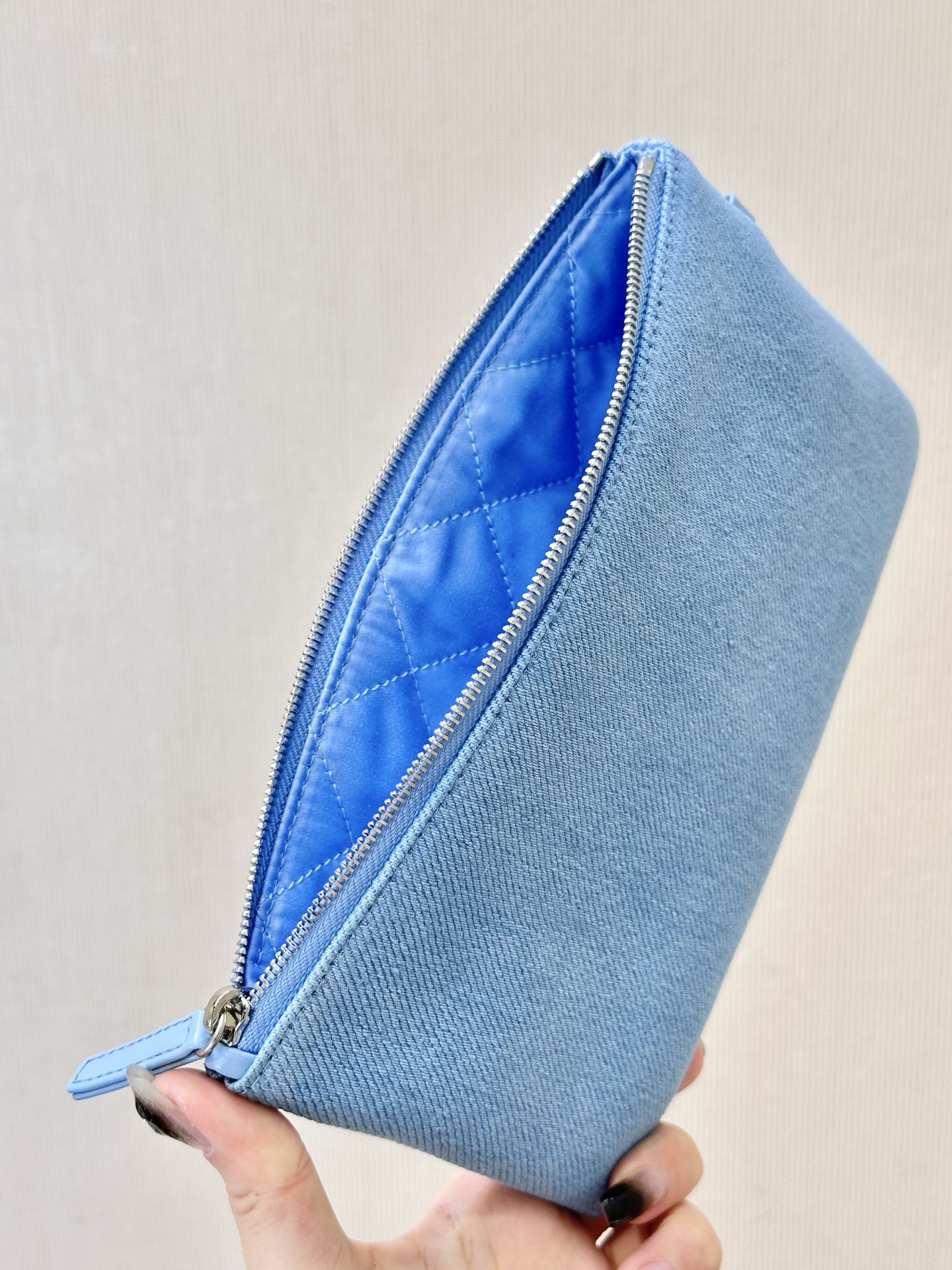 Chanel Denim Pouch with Zipper and Card Slots - Light Blue 11 i1745057391687 5967 0 9