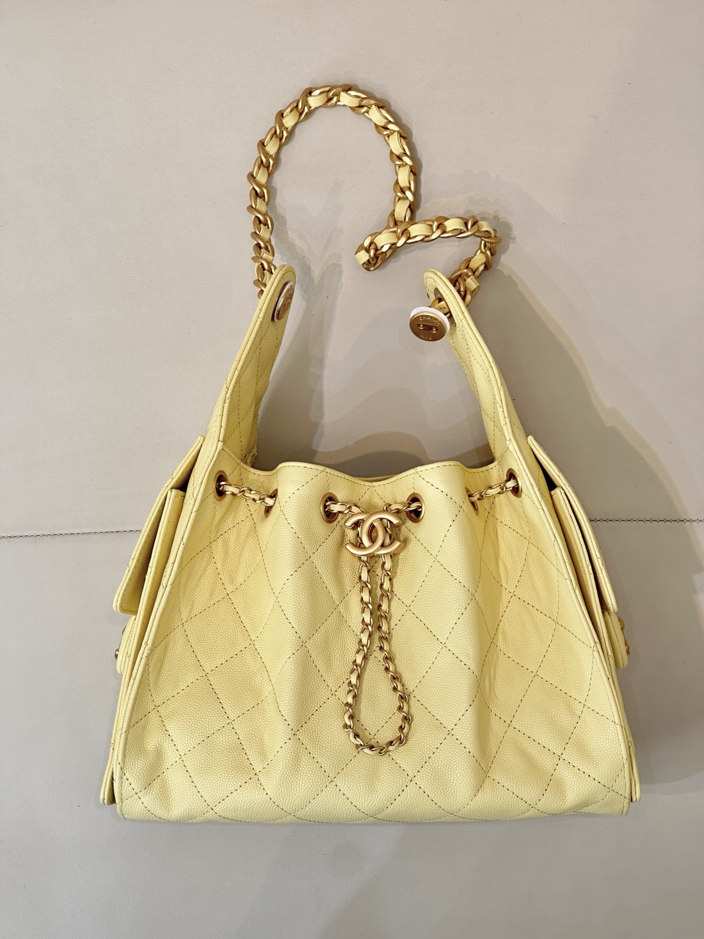 CHANEL 25C 얼리 스프링 멀티 포켓 Hobo 정품 가죽 볼그레인 카우하이드 미디엄 캐주얼한 느긋함