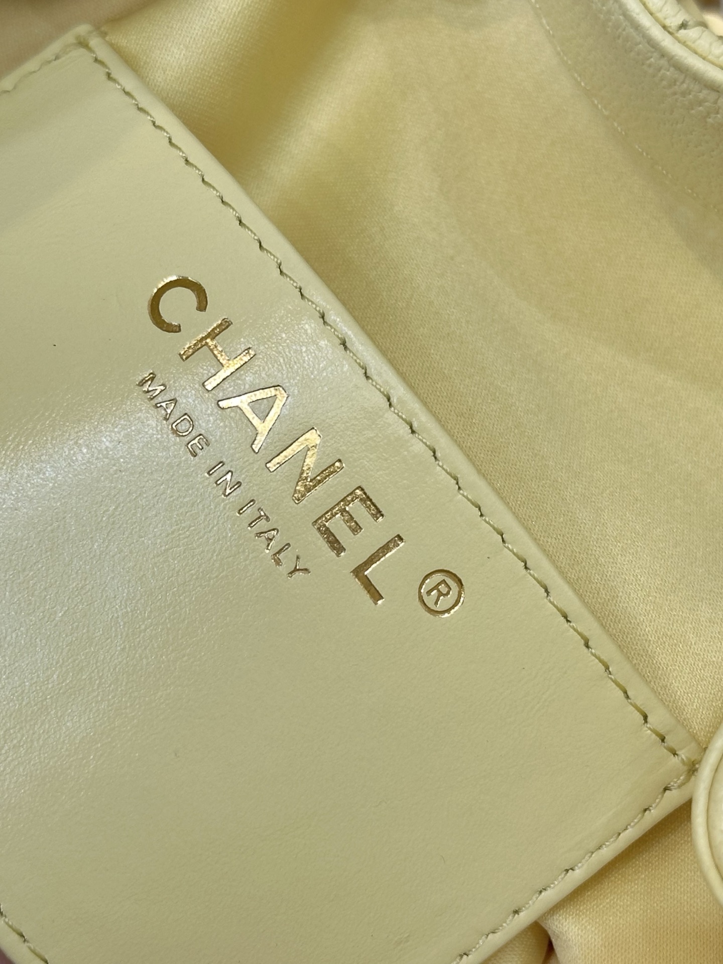 Elegant Bucket Bag with Chain Straps and Exterior Pockets - Spacious Interior 2 i1745231214922 129 0 1
