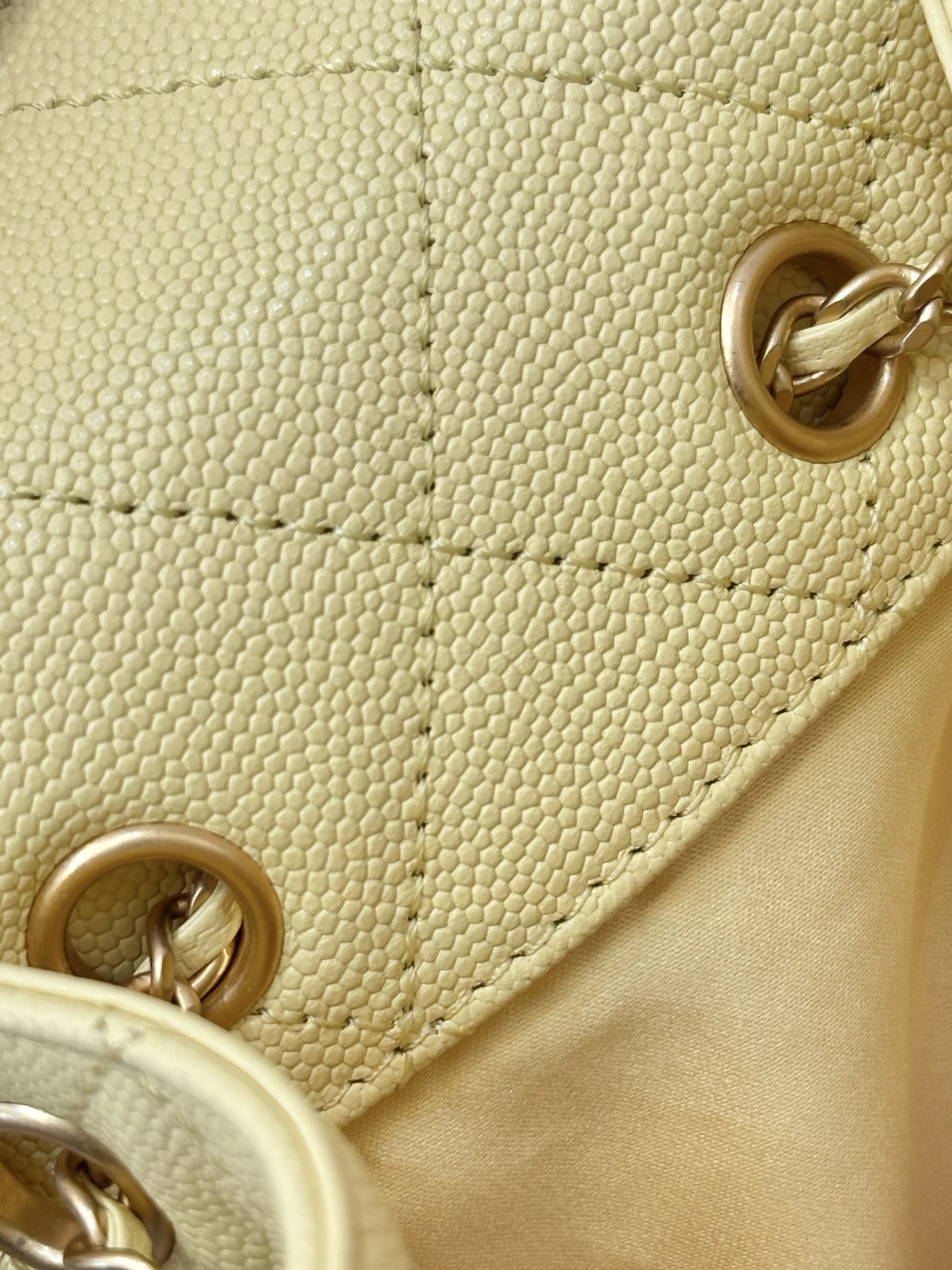 Elegant Bucket Bag with Chain Straps and Exterior Pockets - Spacious Interior 3 i1745231215778 666 0 2