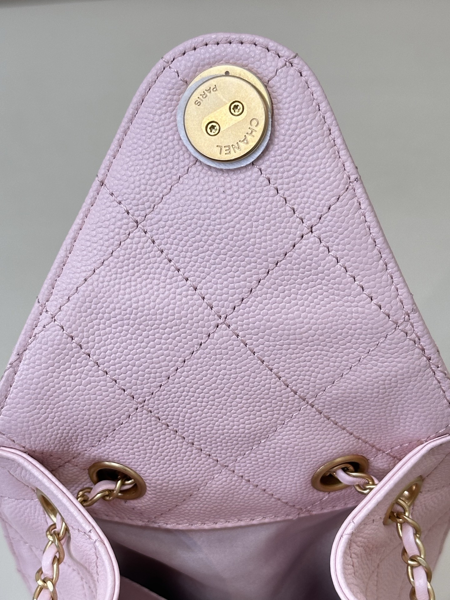 Elegant Bucket Bag with Chain Straps and Exterior Pockets - Spacious Interior 9 i1745231215858 2538 0 8