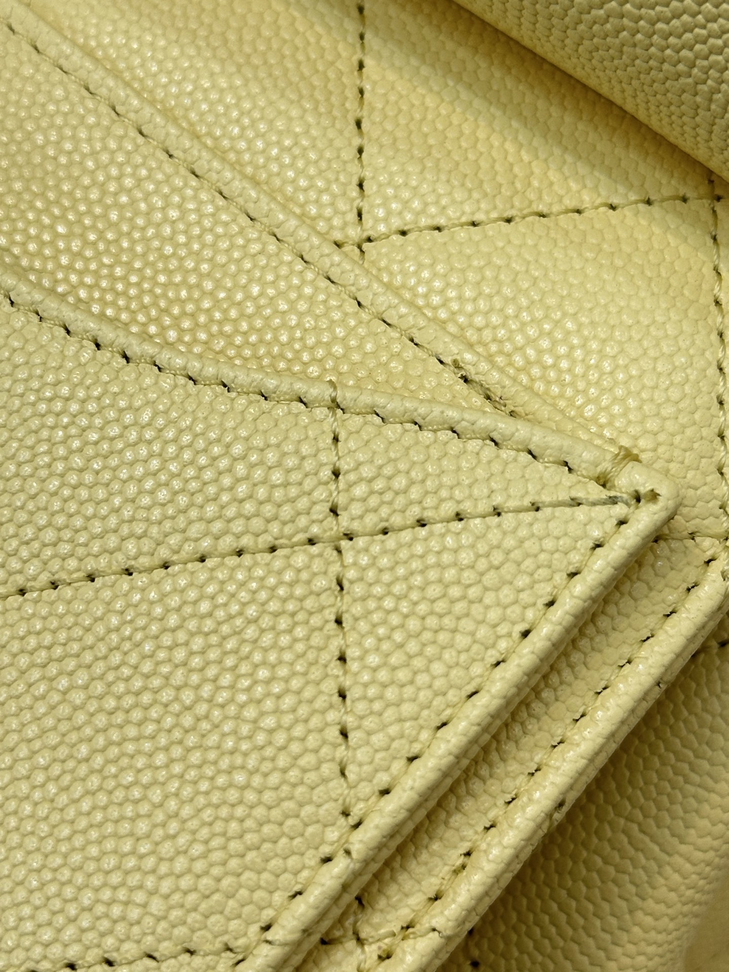 Elegant Quilted Leather Bag with Caviar Texture and Durable Design 7 i1745231302696 9334 0 5