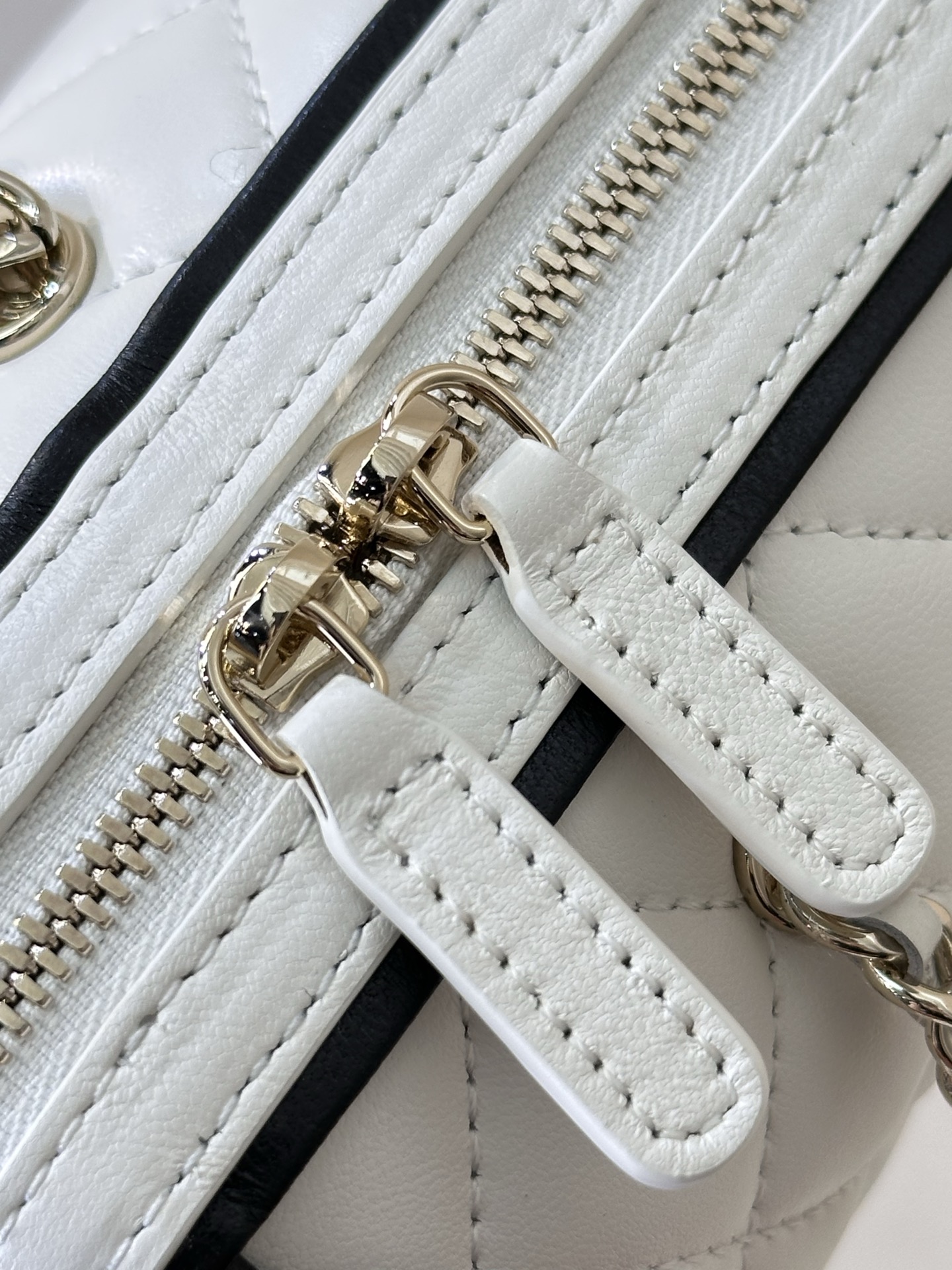 Chanel White Quilted Leather Round Shoulder Bag with Chain Strap 7 i1745231384091 5327 0 5