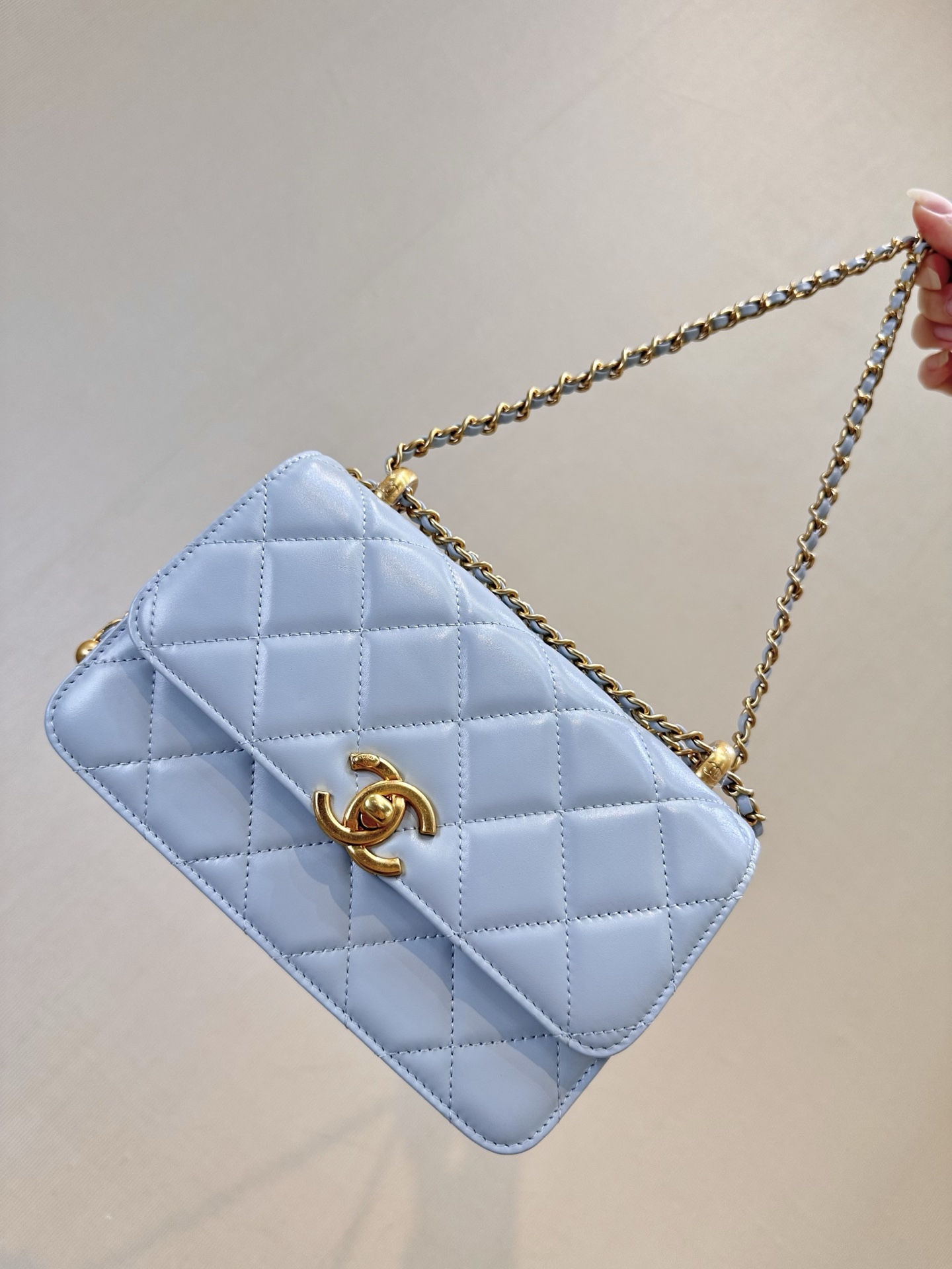 CHANEL Atelier artisanal haut de gamme Double ballon doré Cuir véritable Agneau Sac à chaîne matelassé Cuir d'origine qualité suprême Finition sable doré Qualité supérieure