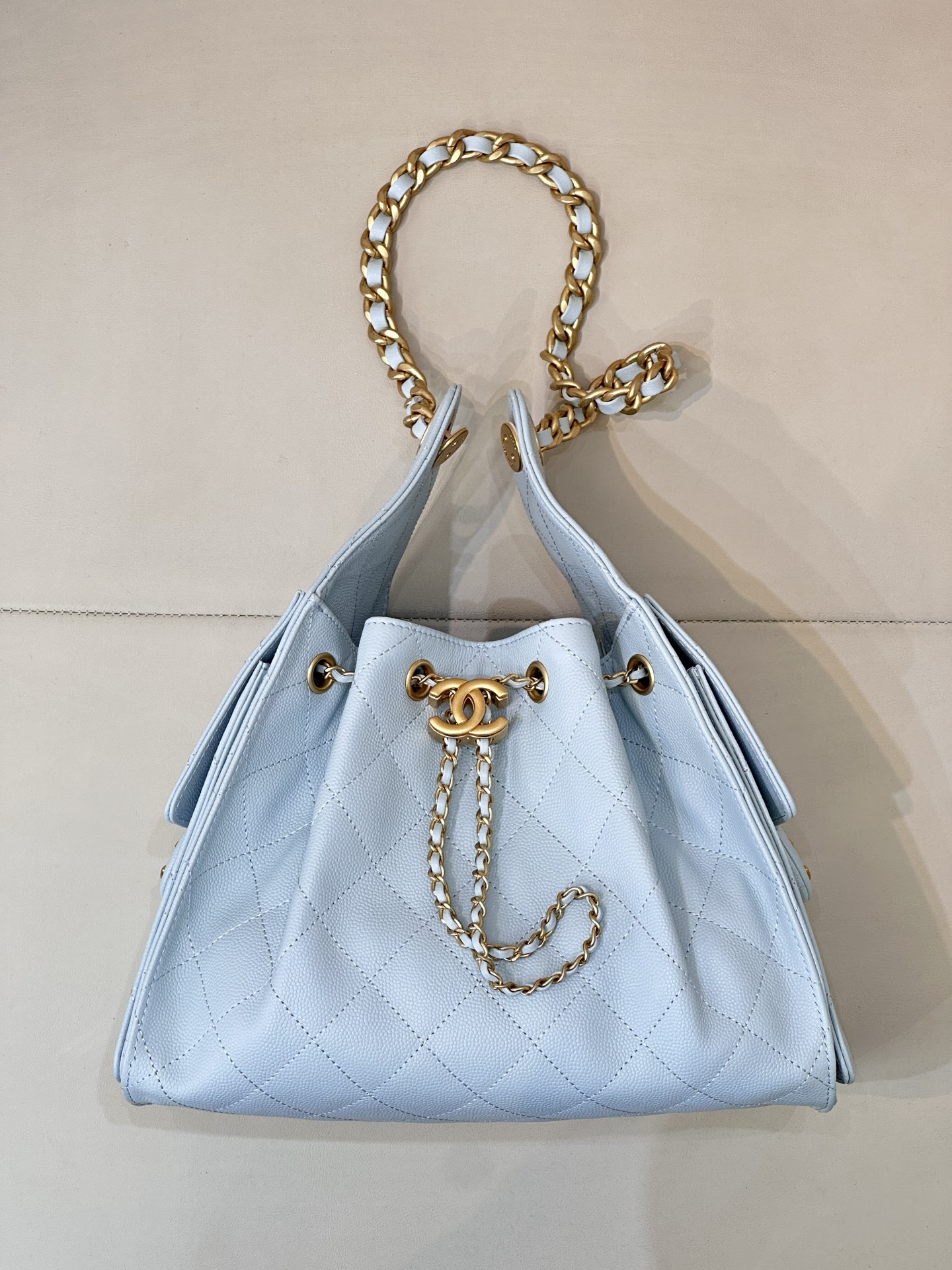 CHANEL 25C早春 マルチポケット Hobo 純正レザー ボール調シボ牛革 ミディアム カジュアルでリラックス感