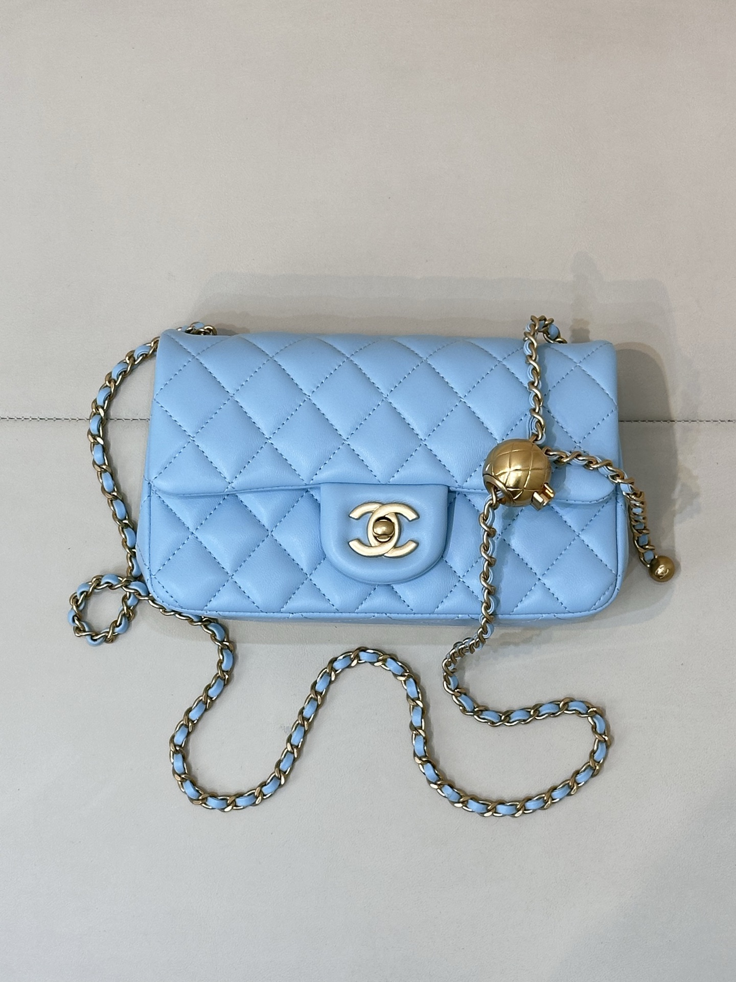 CHANEL 정품 가죽 양가죽 퀼팅 클래식 보존 가치 높은 부드럽고 두툼한 체인백 - 최상급 품질