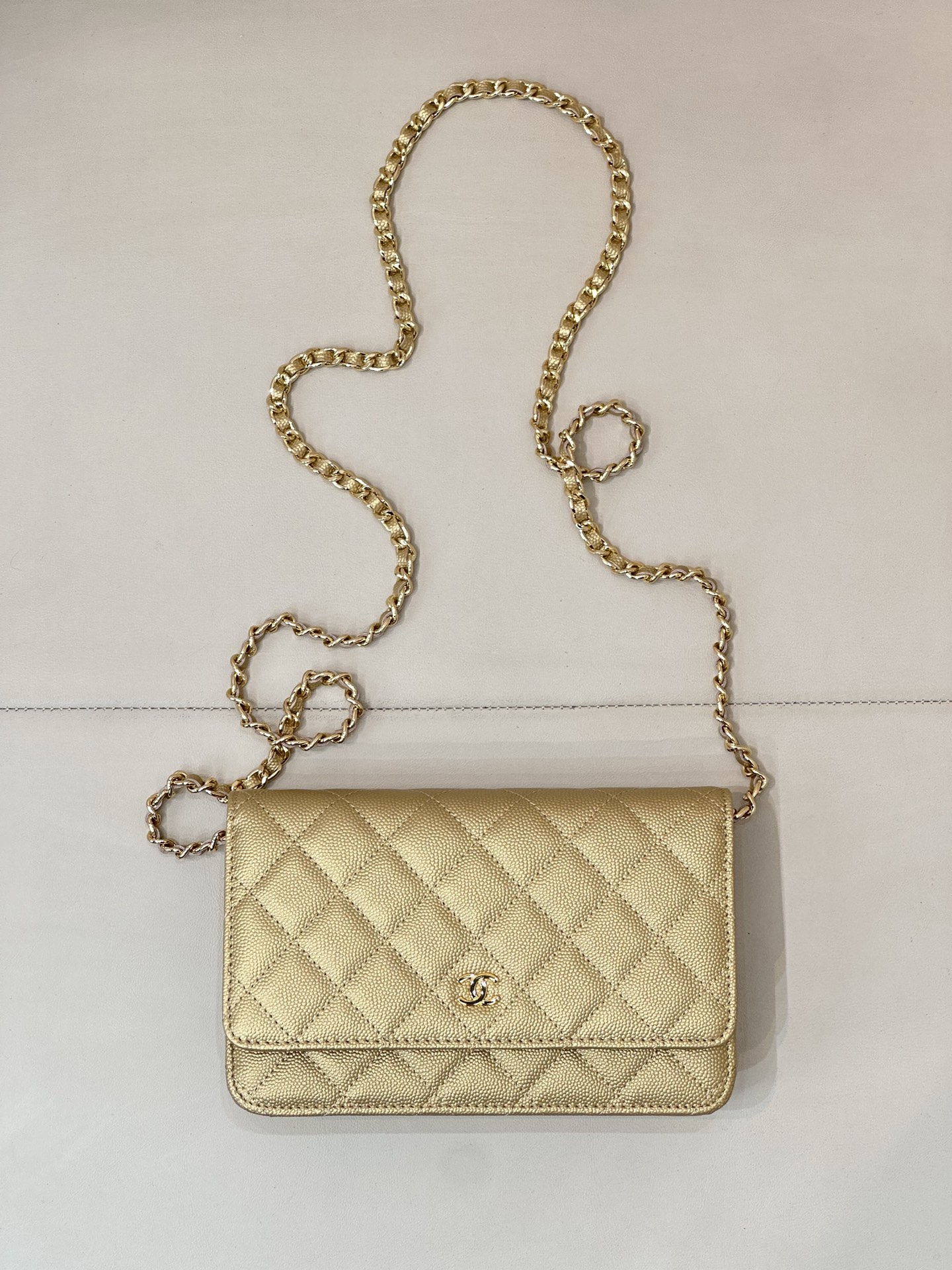 CHANEL 카비어 WOC 파이낸스 백 퀼팅 체인 가죽 체인 더블 C 로고 숄더 크로스바디 롱 클래식 스타일 - 최상급 품질