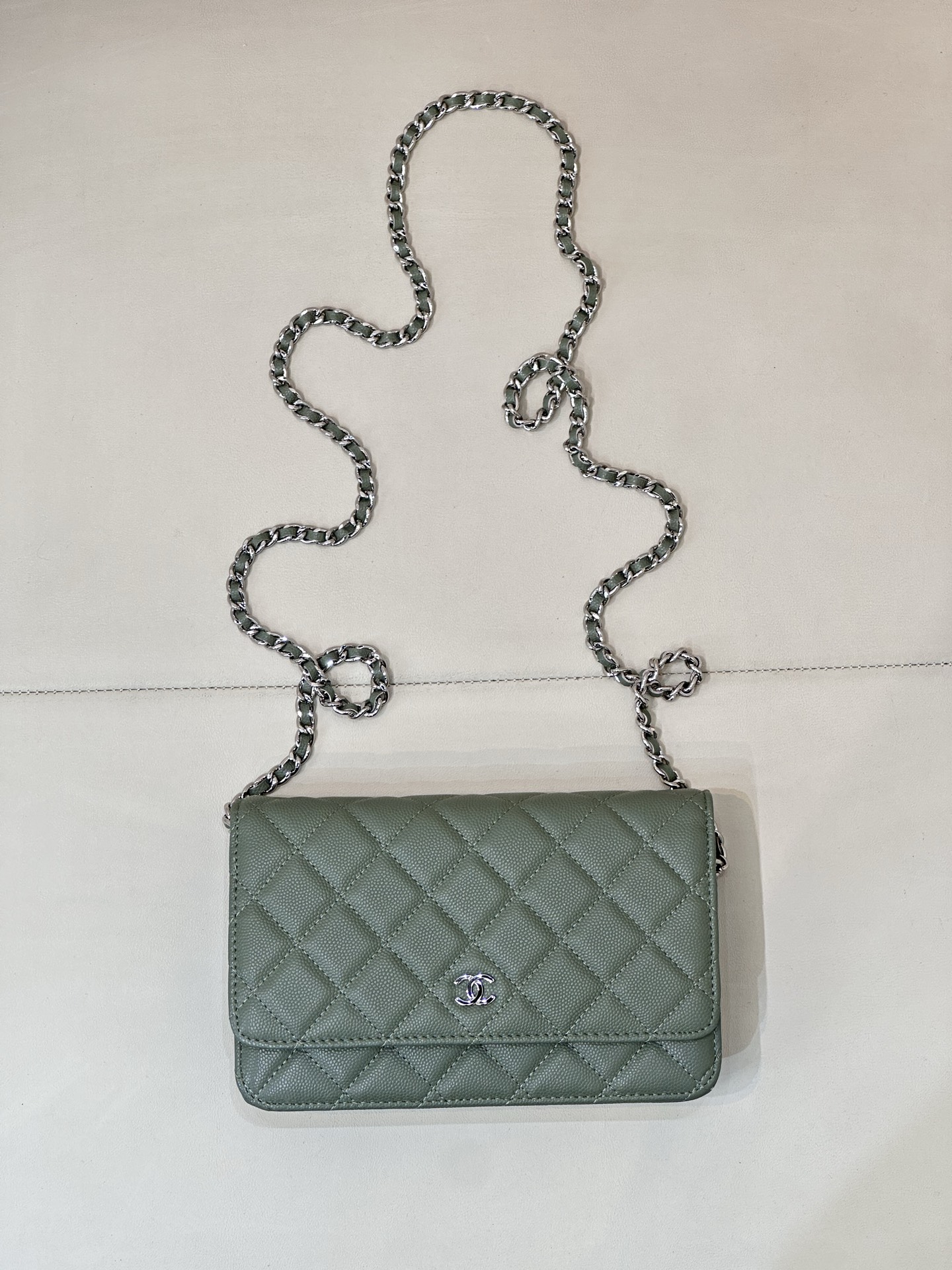 CHANEL 카비어 WOC 파이낸스 백 퀼팅 체인 가죽 체인 CC 로고 숄더 크로스바디 롱 클래식 스타일 - 최상급 품질