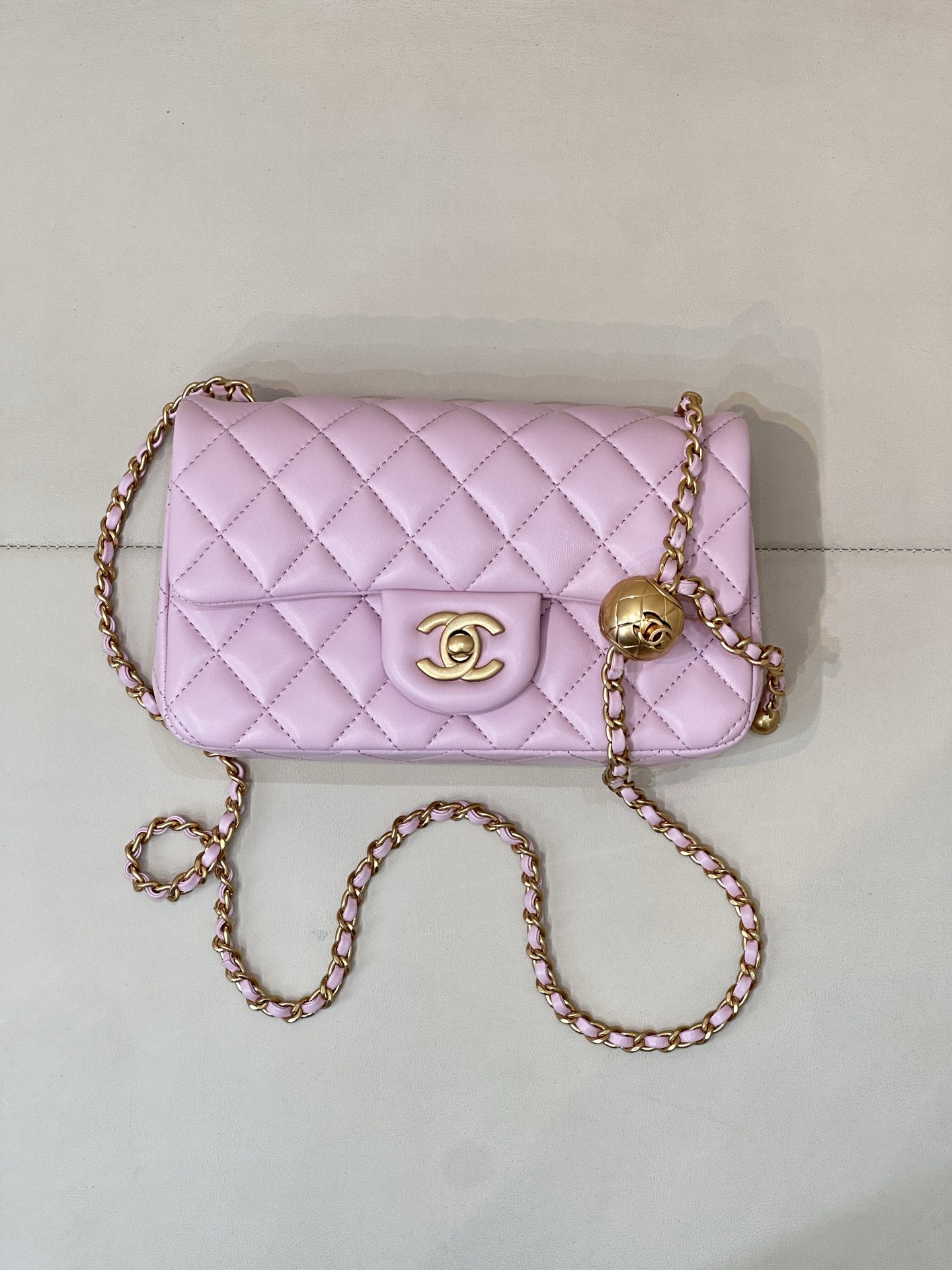 CHANEL 정품 가죽 양가죽 퀼팅 클래식 보존 가치 높은 부드럽고 두툼한 체인백 - 최상급 품질